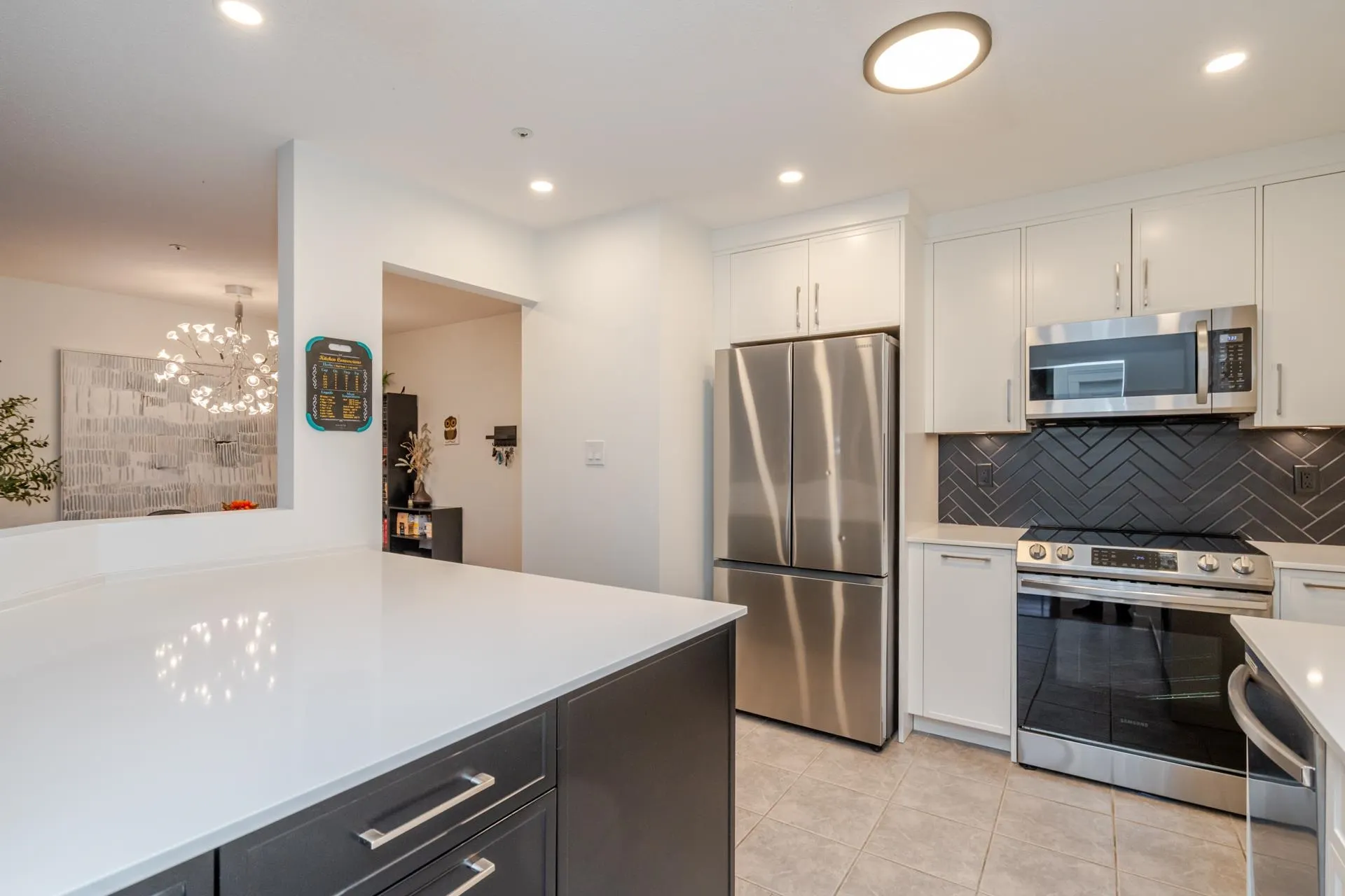 105 2526 Lakeview Crescent