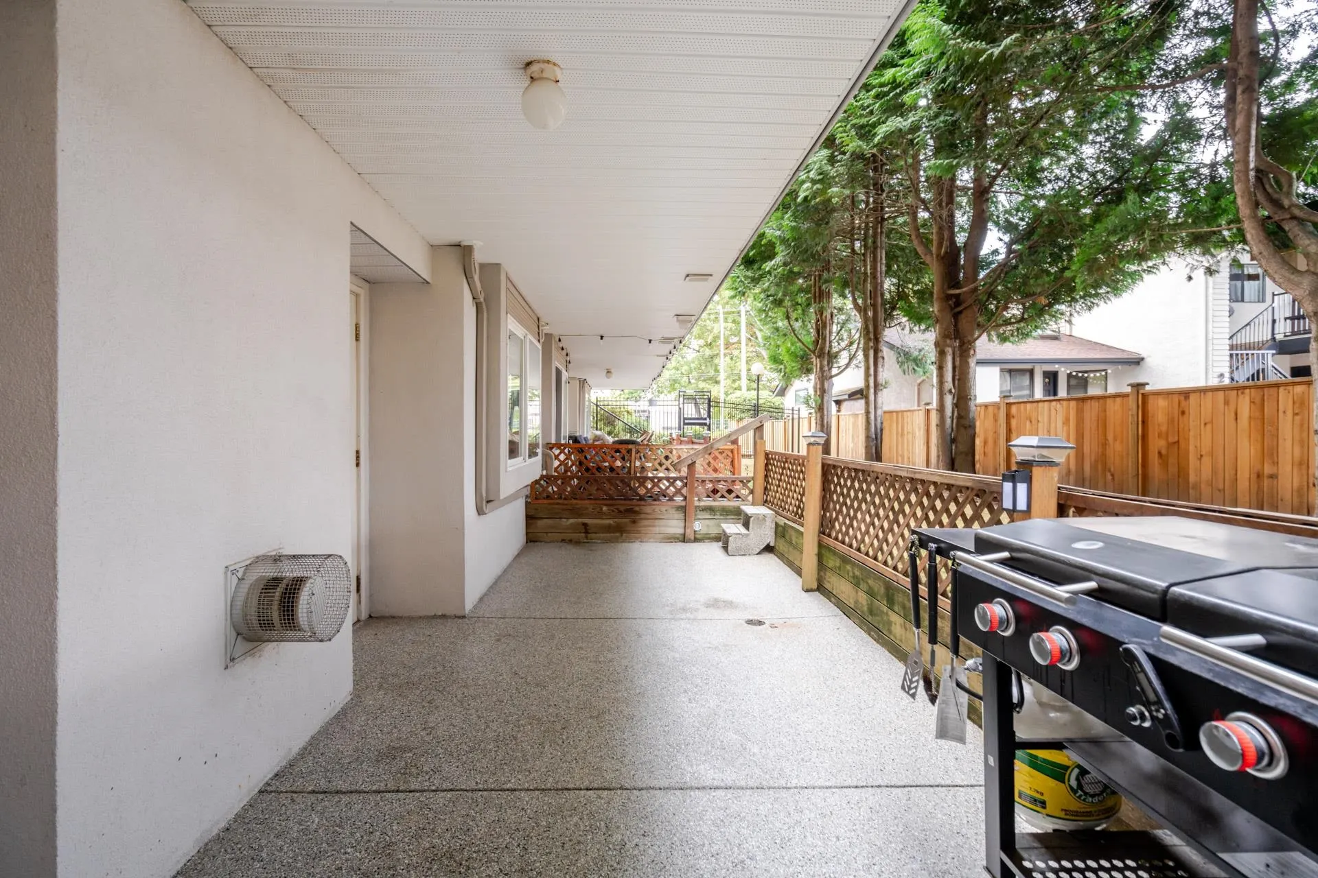 105 2526 Lakeview Crescent