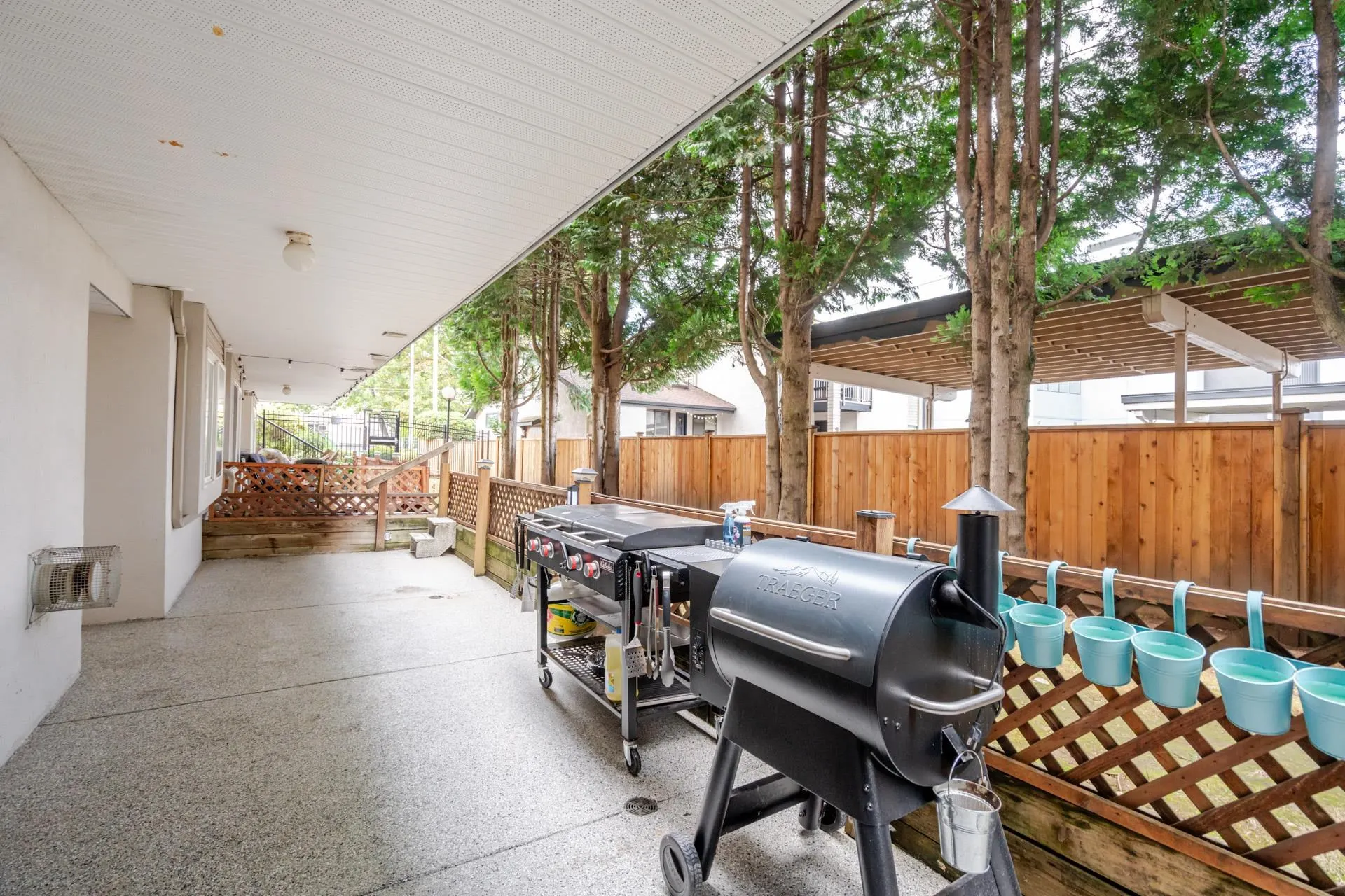 105 2526 Lakeview Crescent