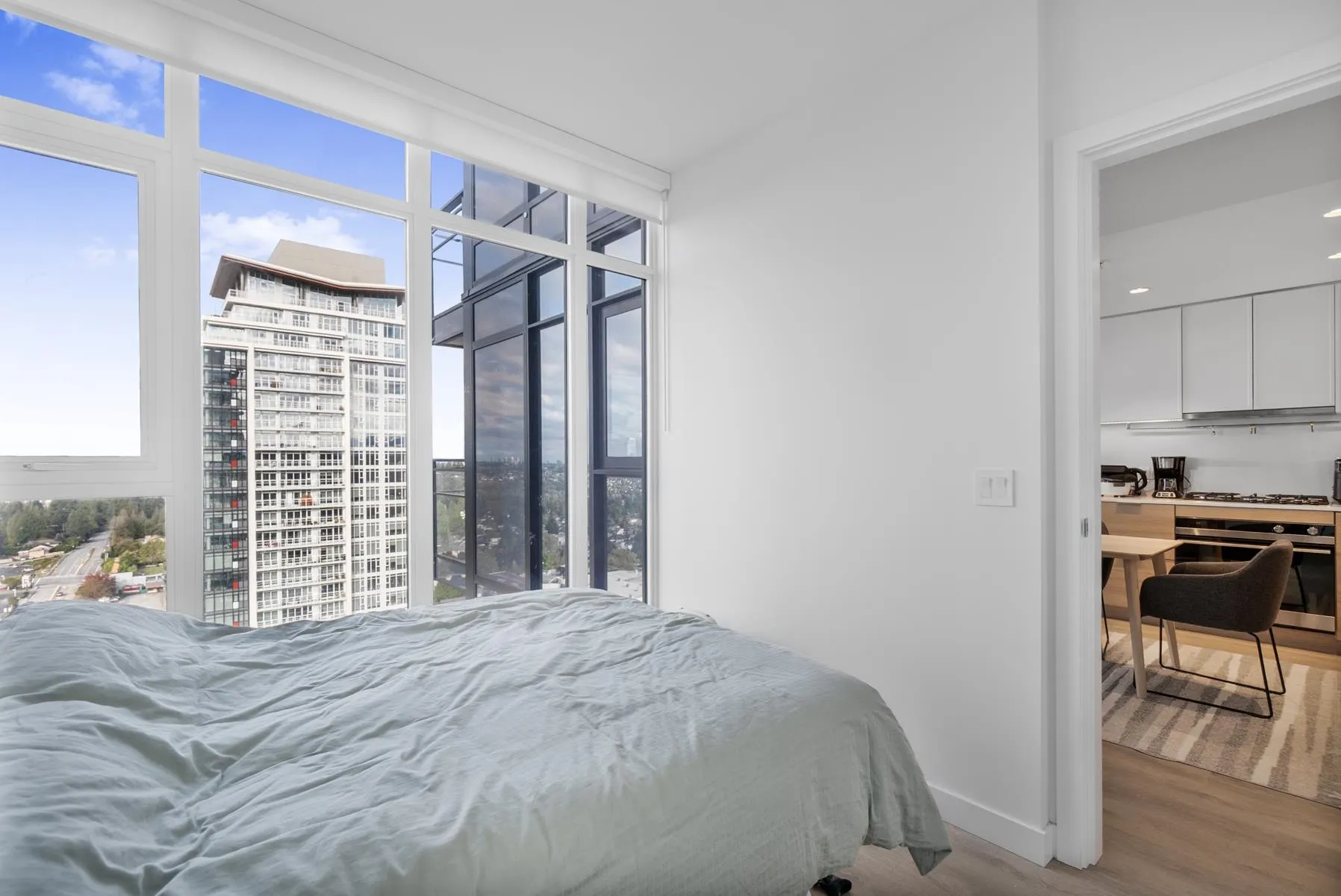 1806 1045 Austin Avenue