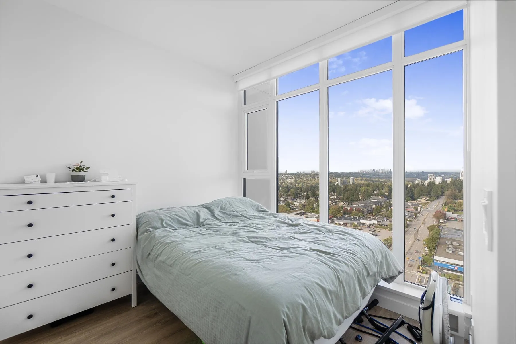 1806 1045 Austin Avenue