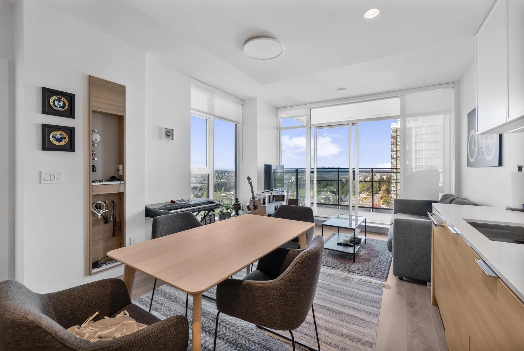 1806 1045 Austin Avenue