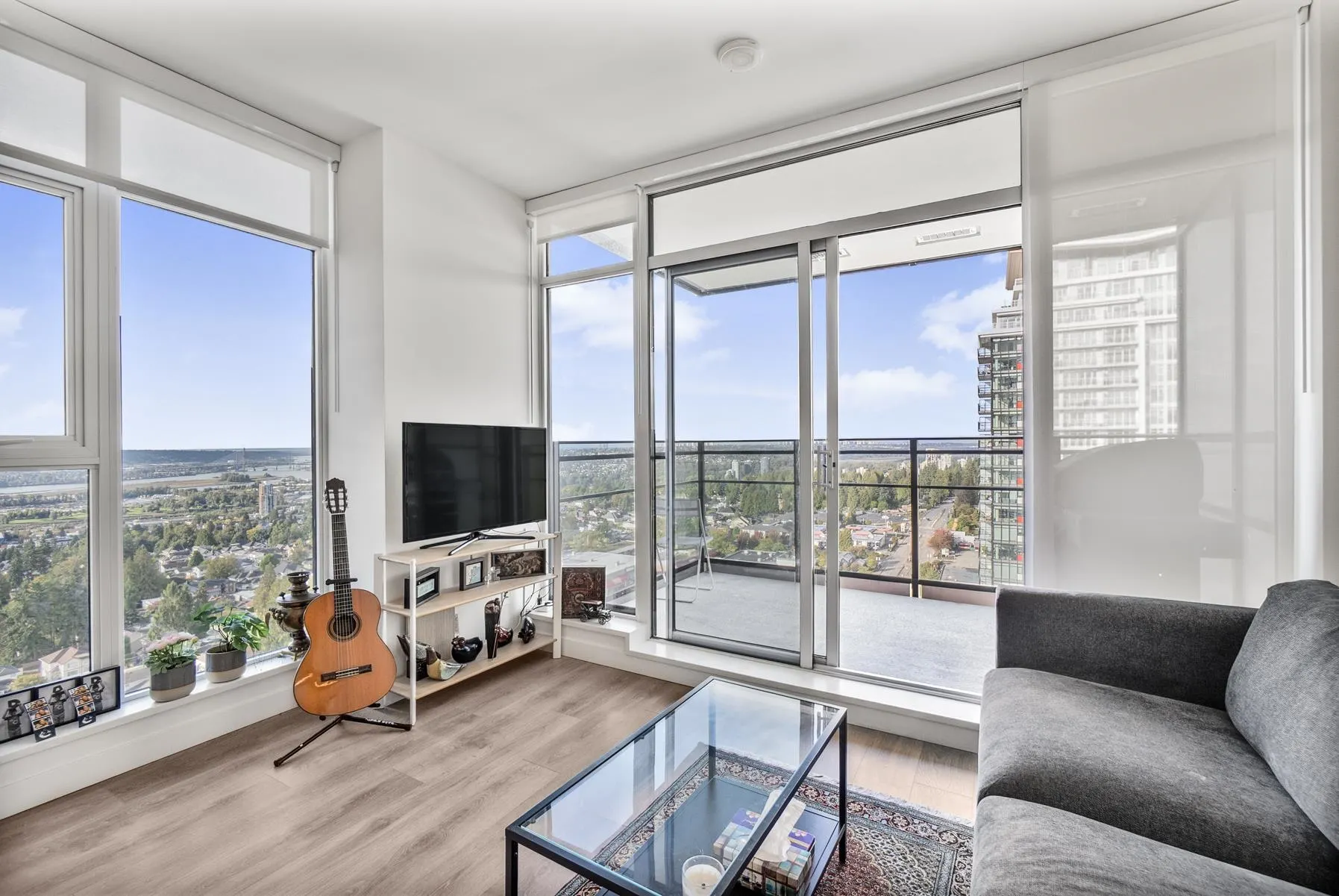 1806 1045 Austin Avenue