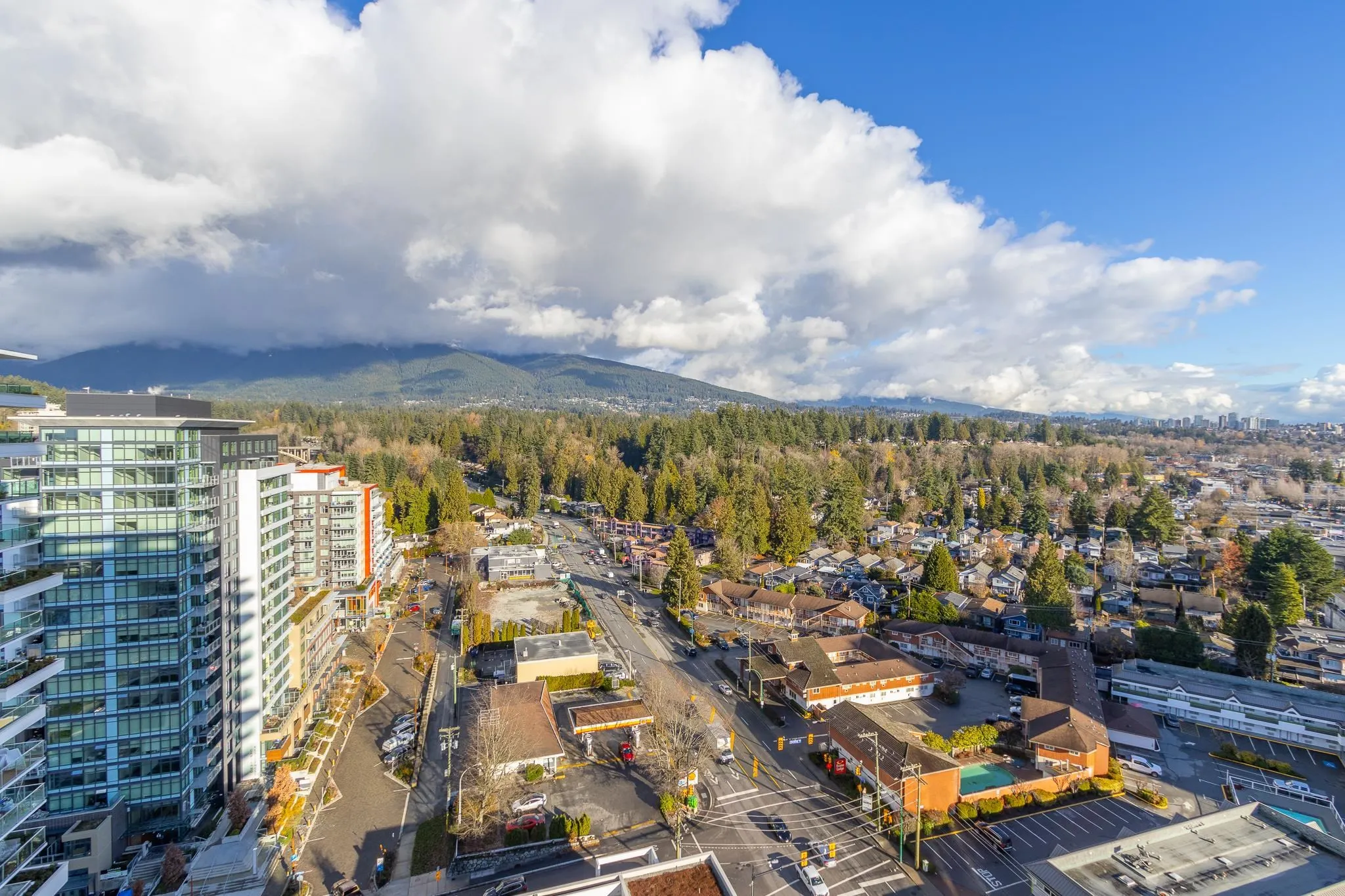 1806 1632 Lions Gate Lane