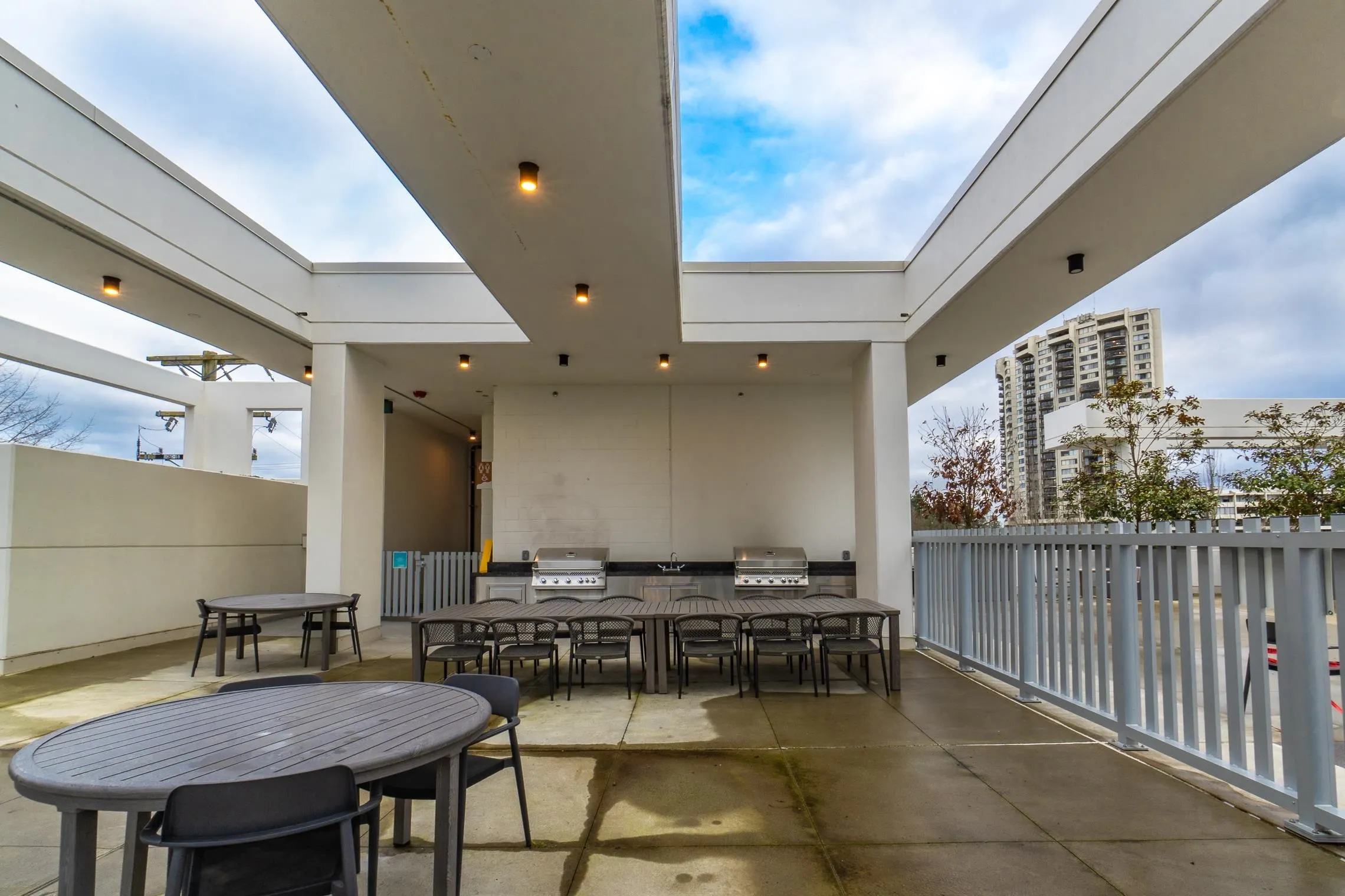 1806 1632 Lions Gate Lane