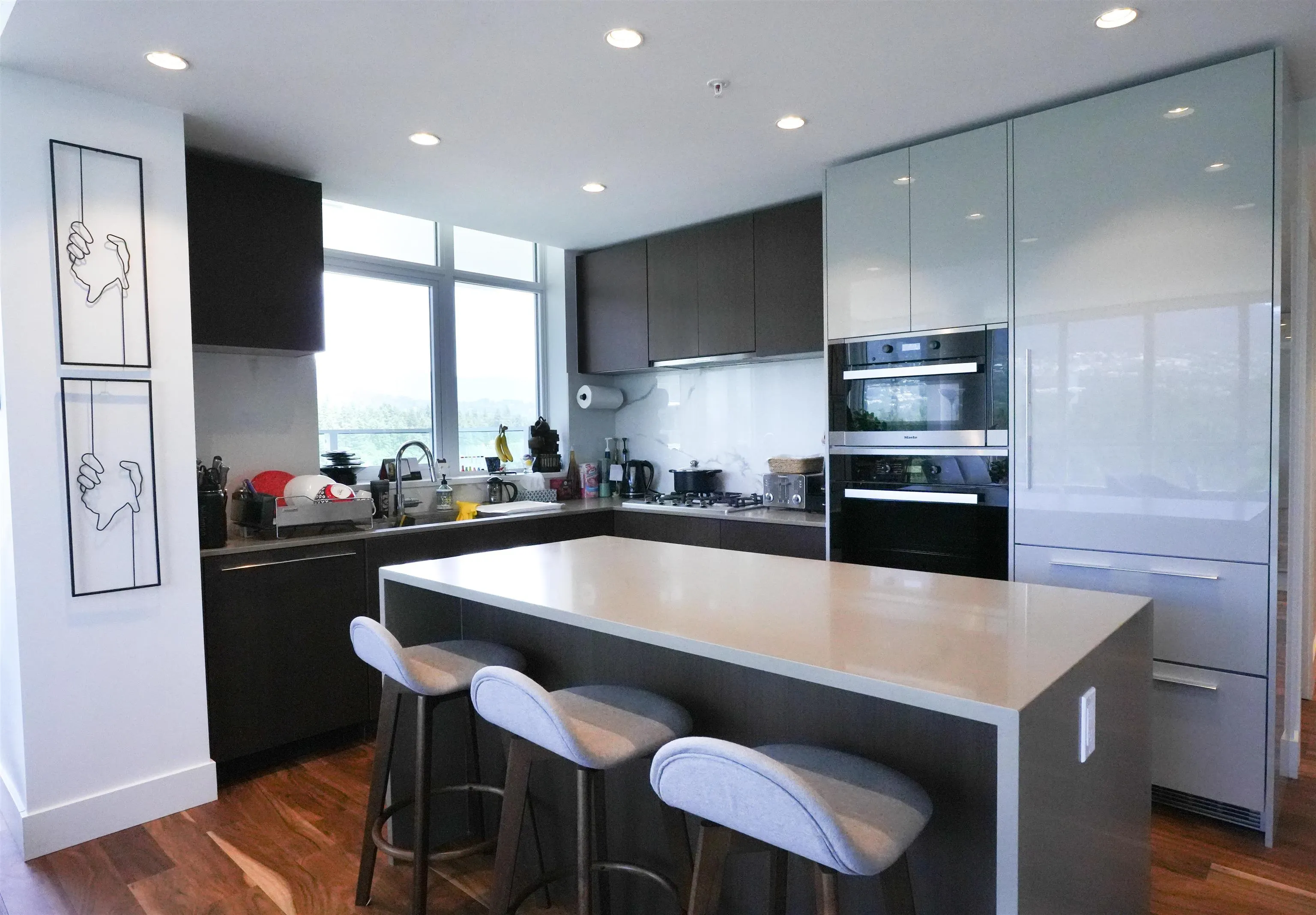 1806 1632 Lions Gate Lane
