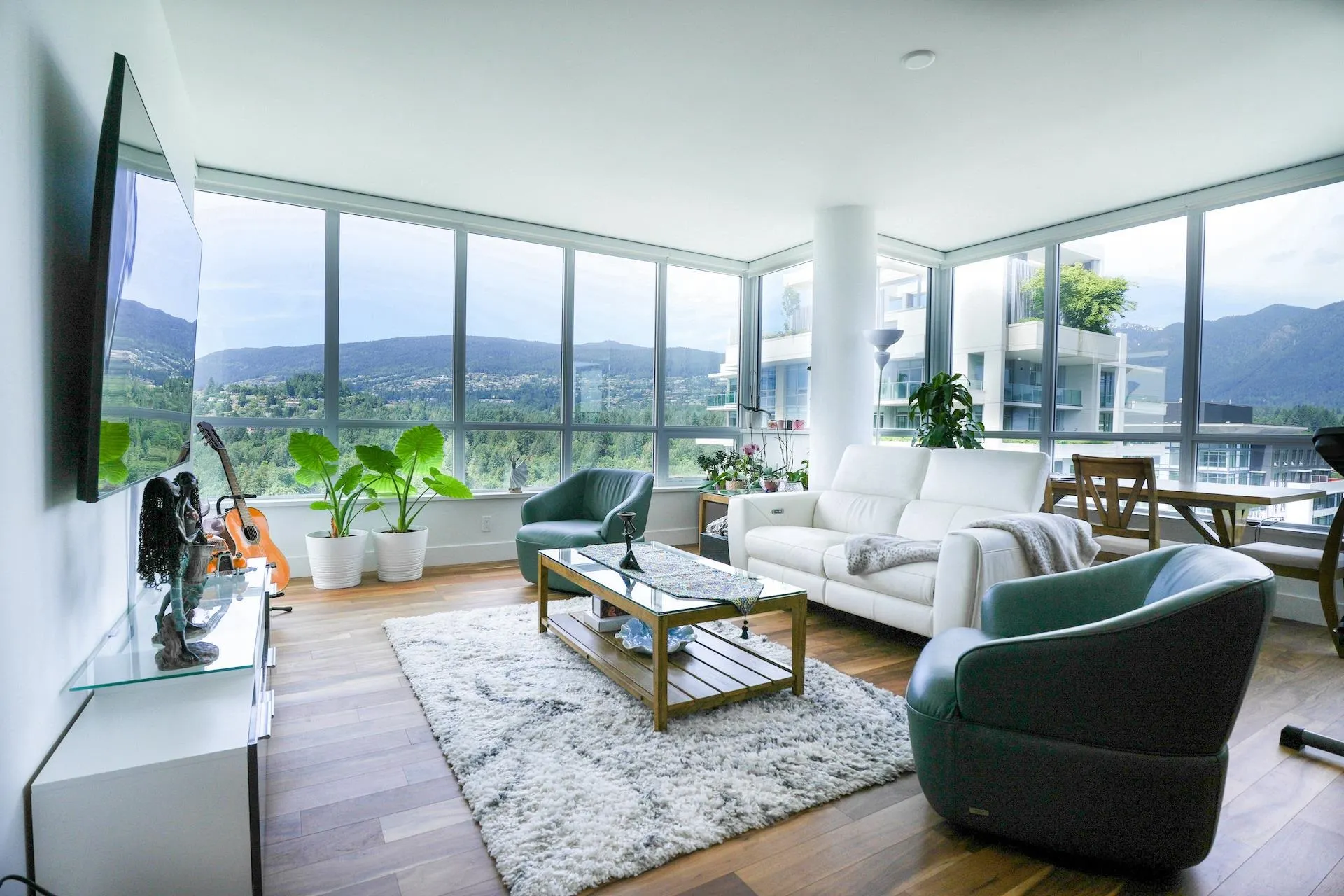 1806 1632 Lions Gate Lane