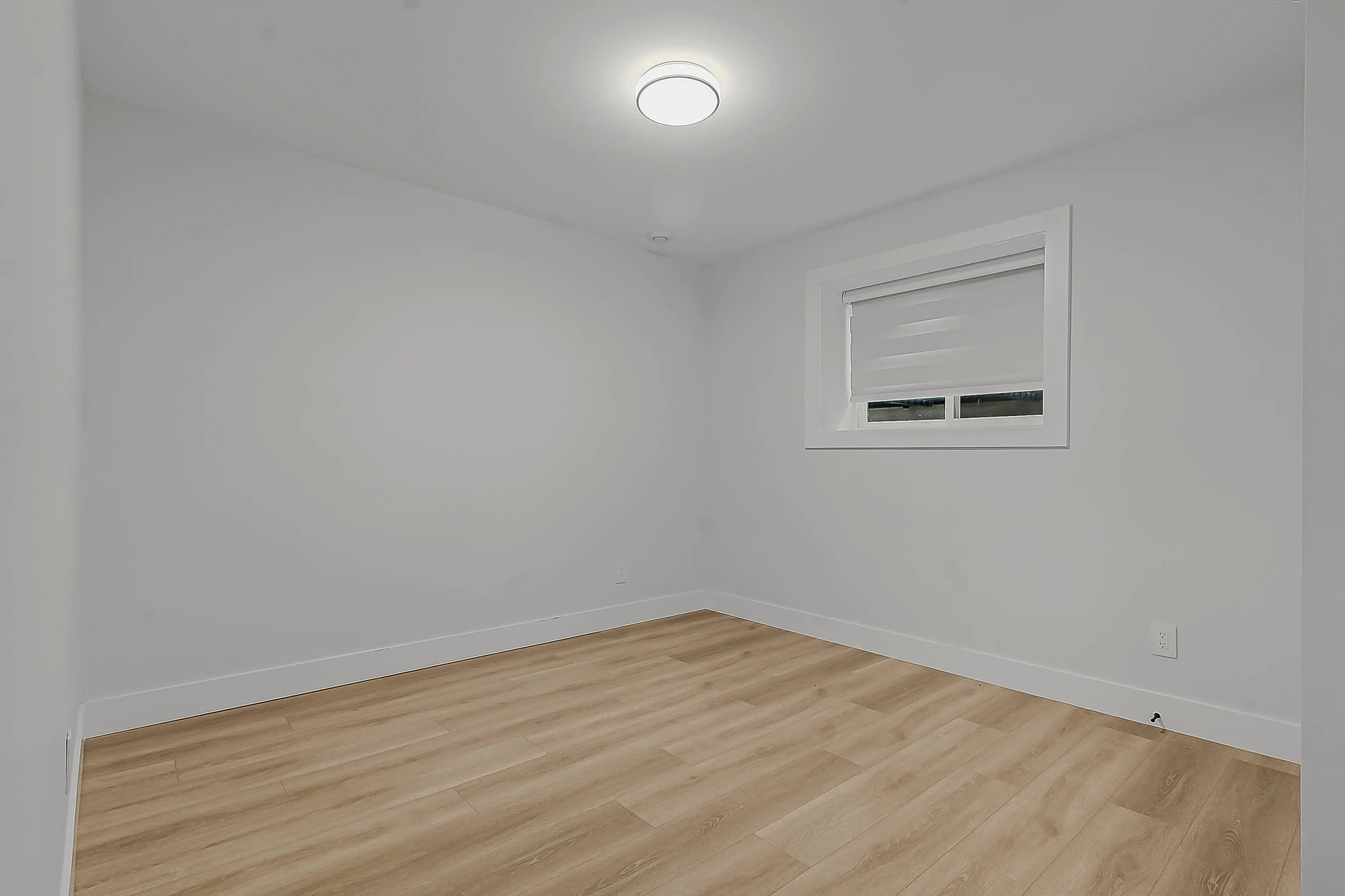 16707 15a Avenue