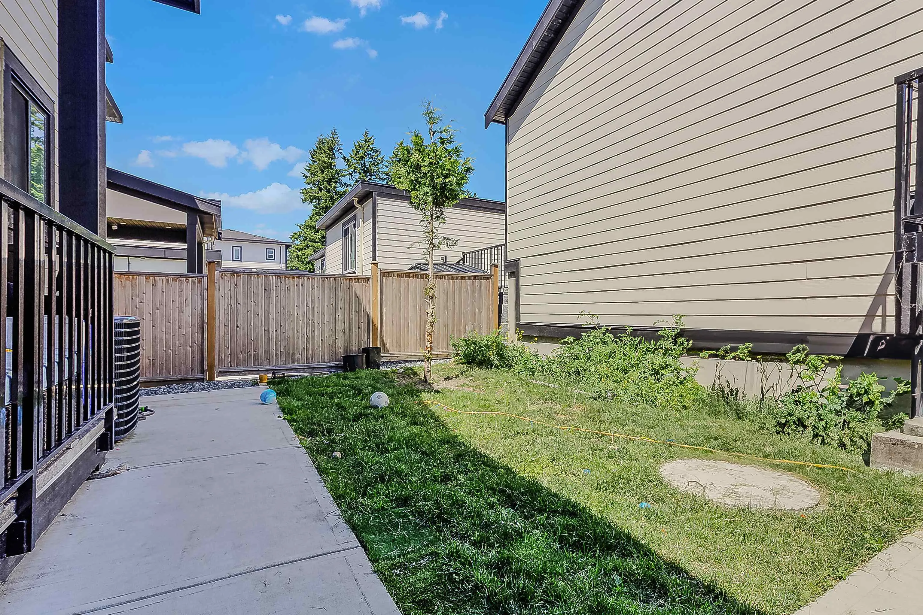 16707 15a Avenue