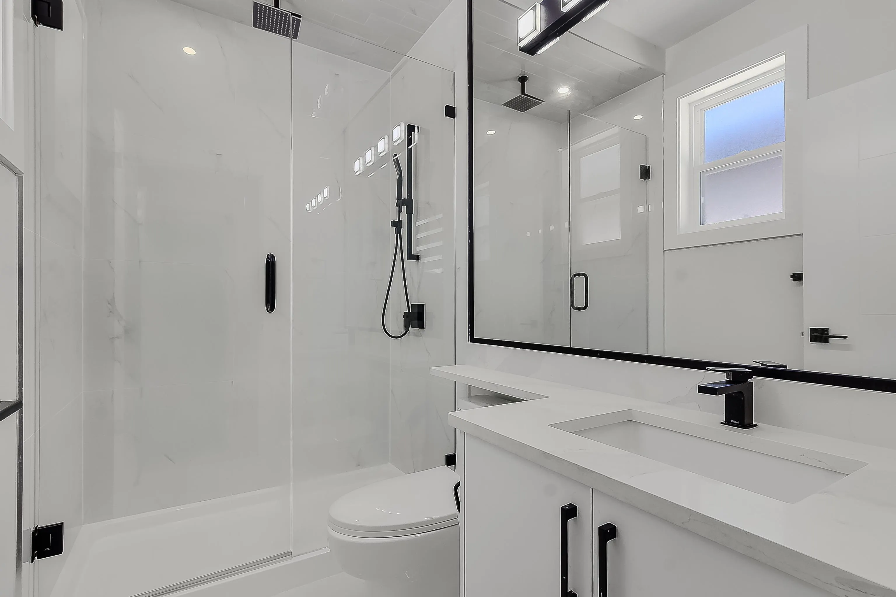 16707 15a Avenue