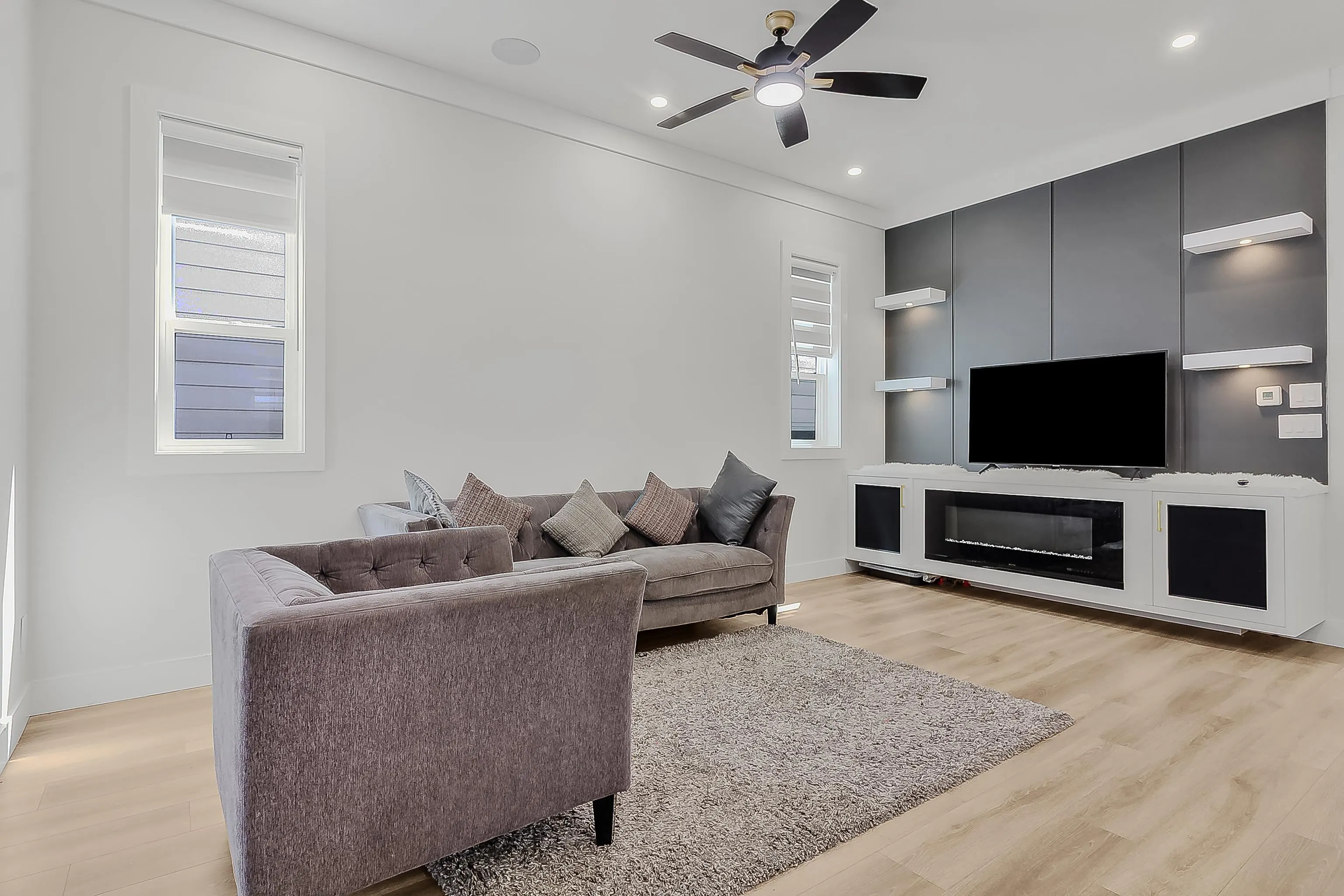 16707 15a Avenue