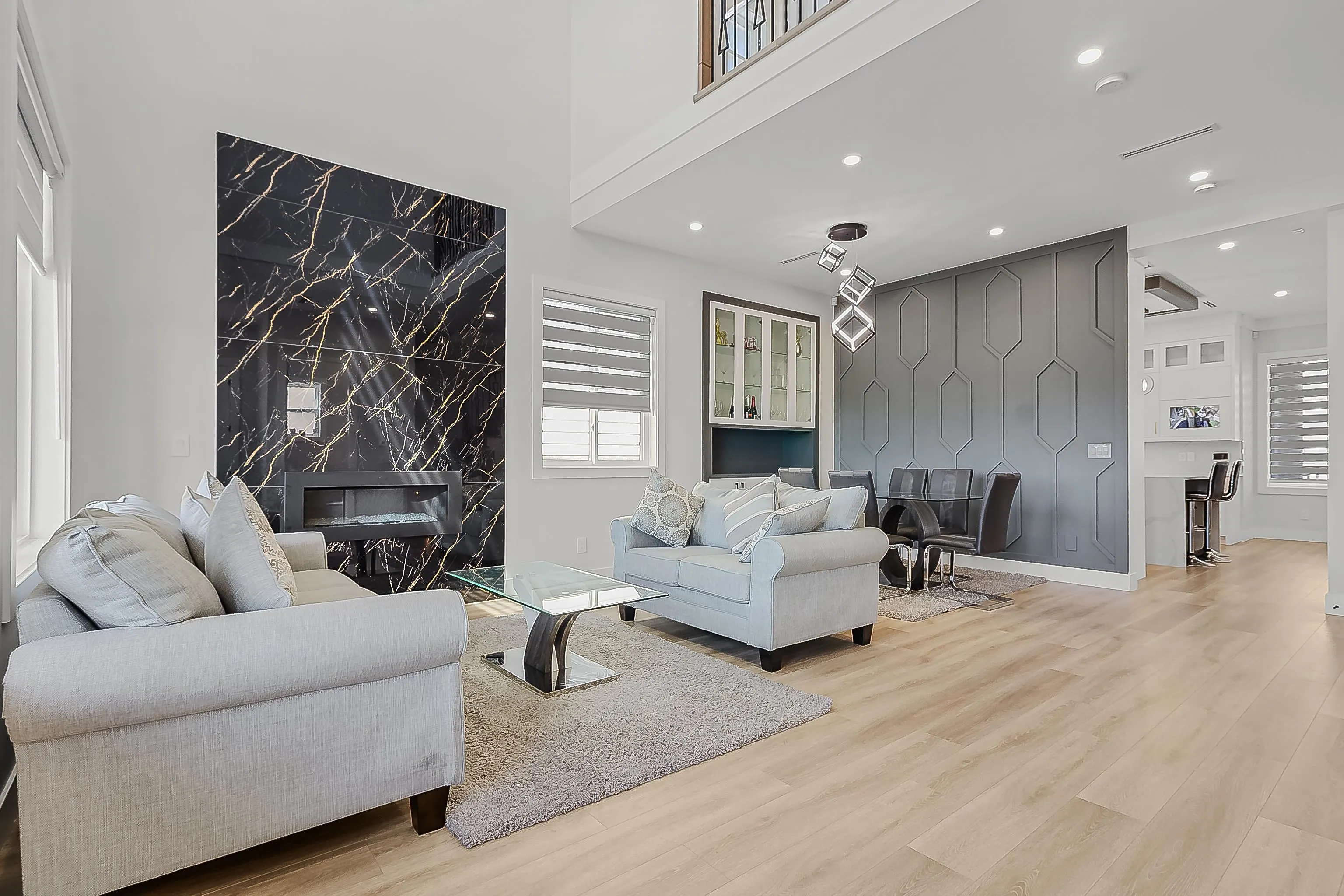 16707 15a Avenue