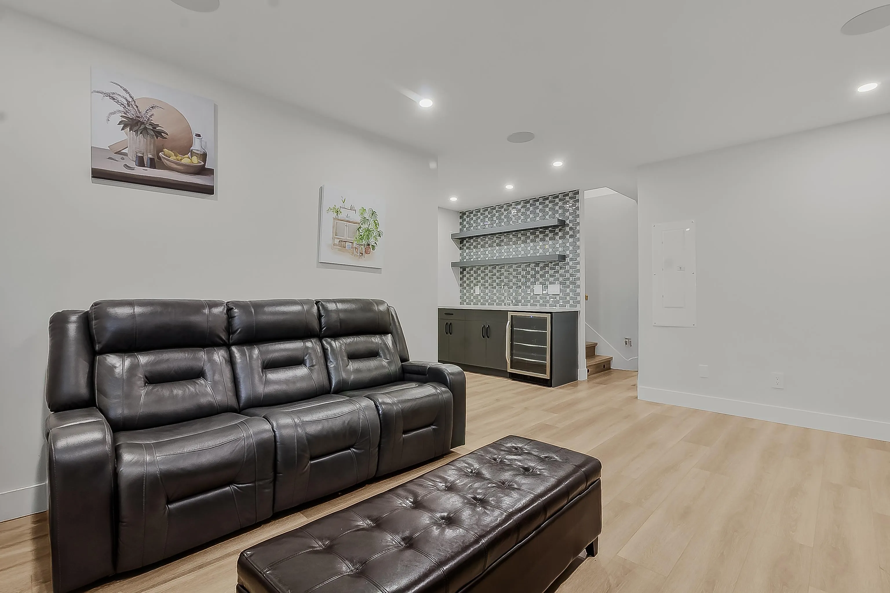 16707 15a Avenue