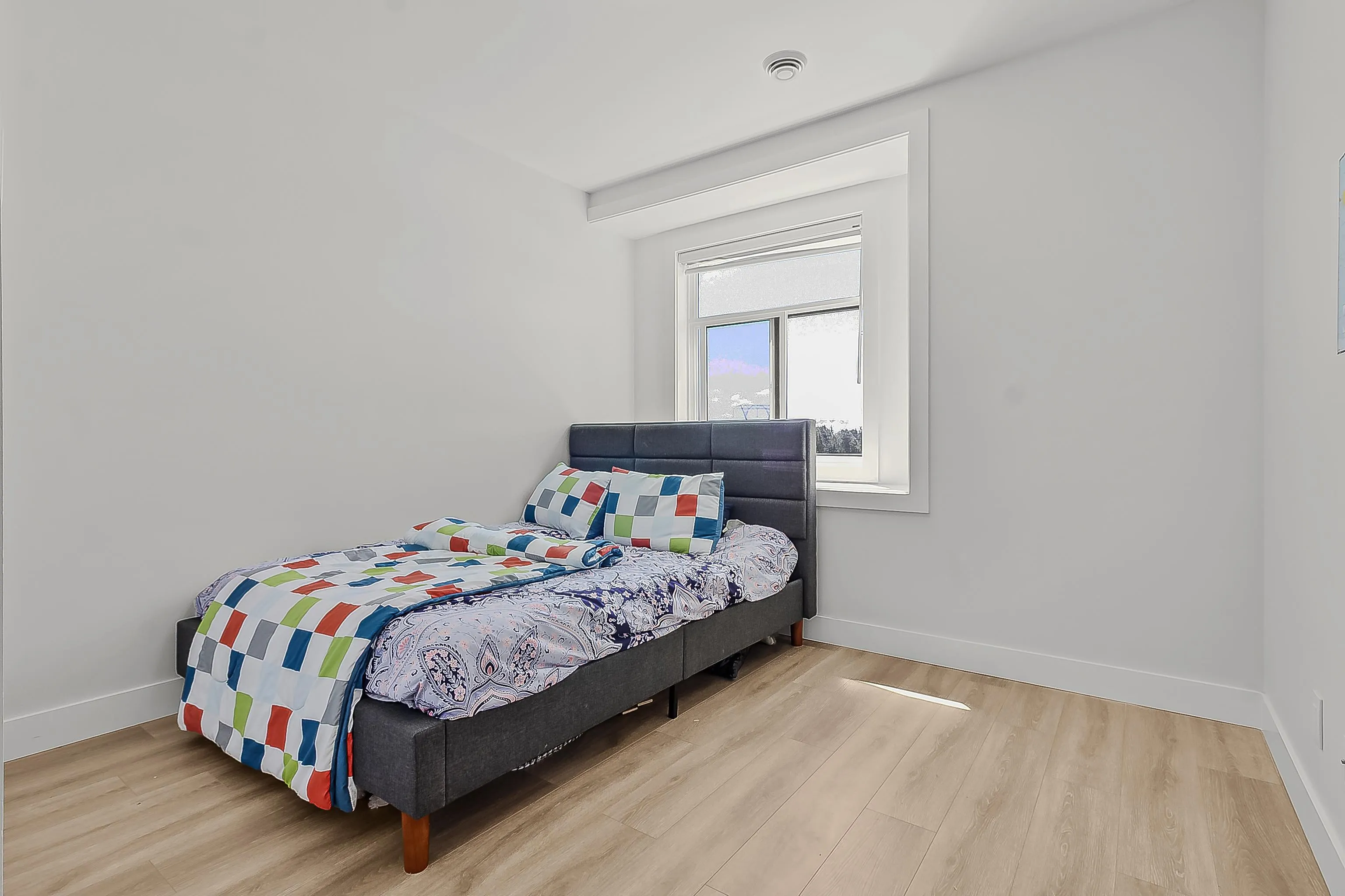 16707 15a Avenue