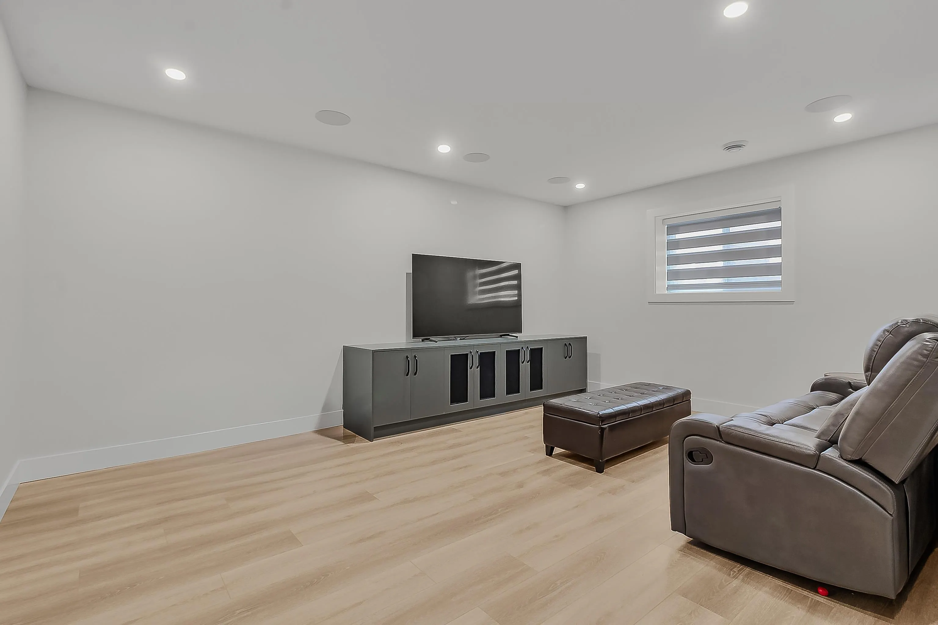 16707 15a Avenue