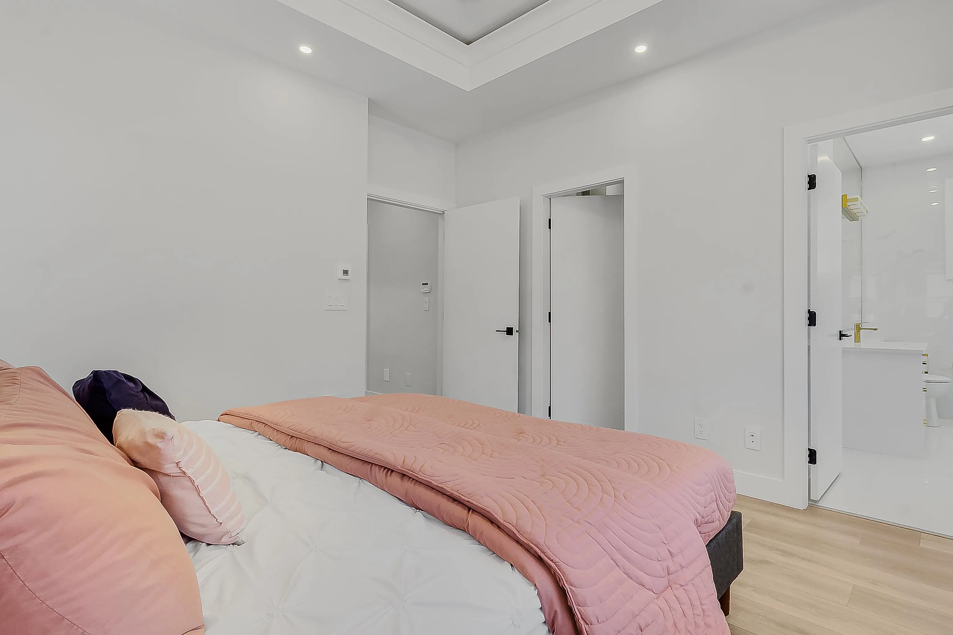 16707 15a Avenue