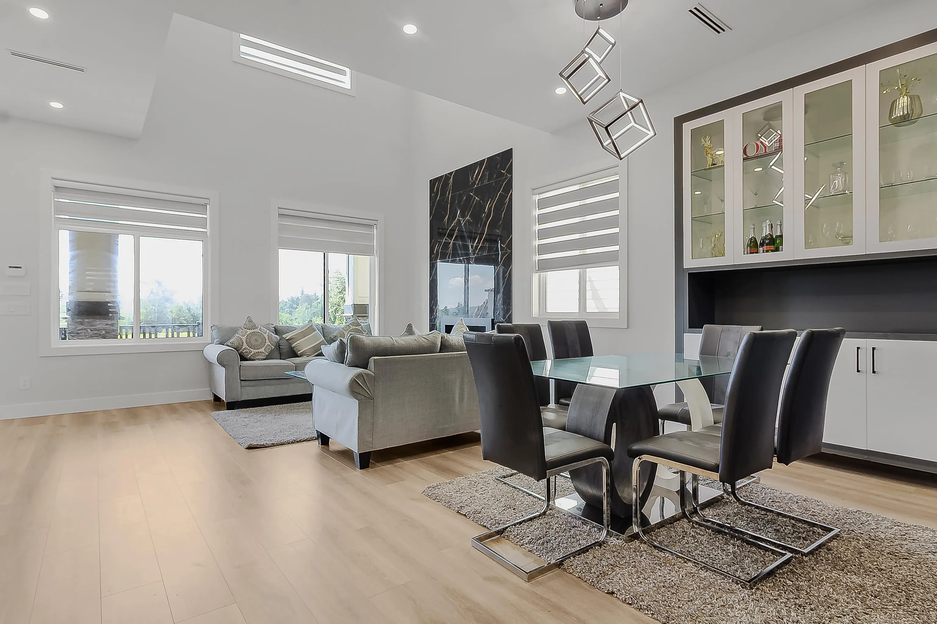 16707 15a Avenue