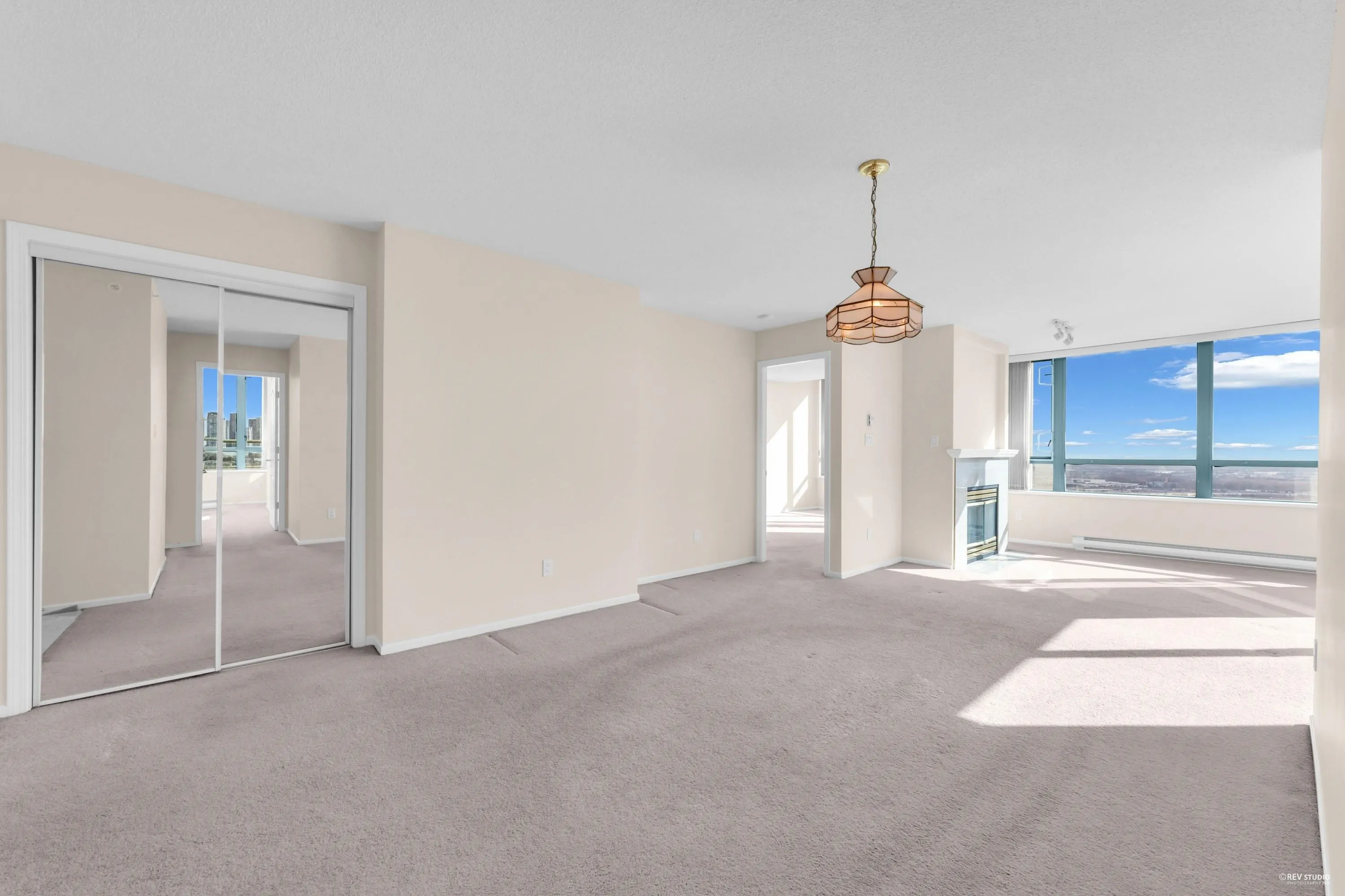 1801 6622 Southoaks Crescent