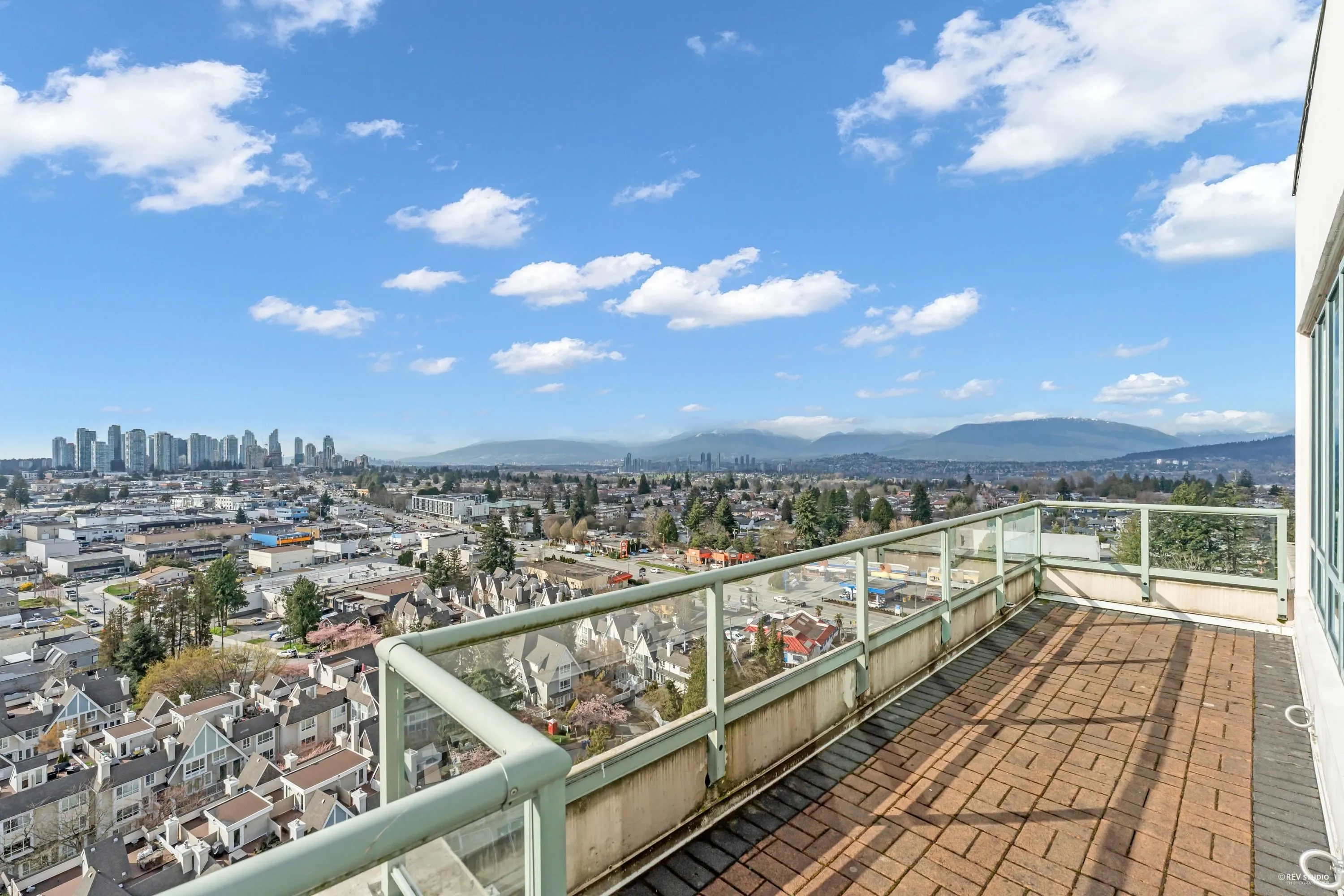 1801 6622 Southoaks Crescent