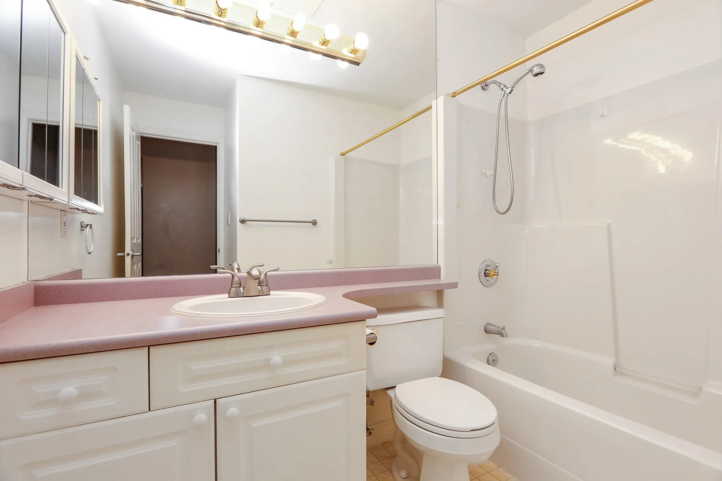2307 8485 Young Road