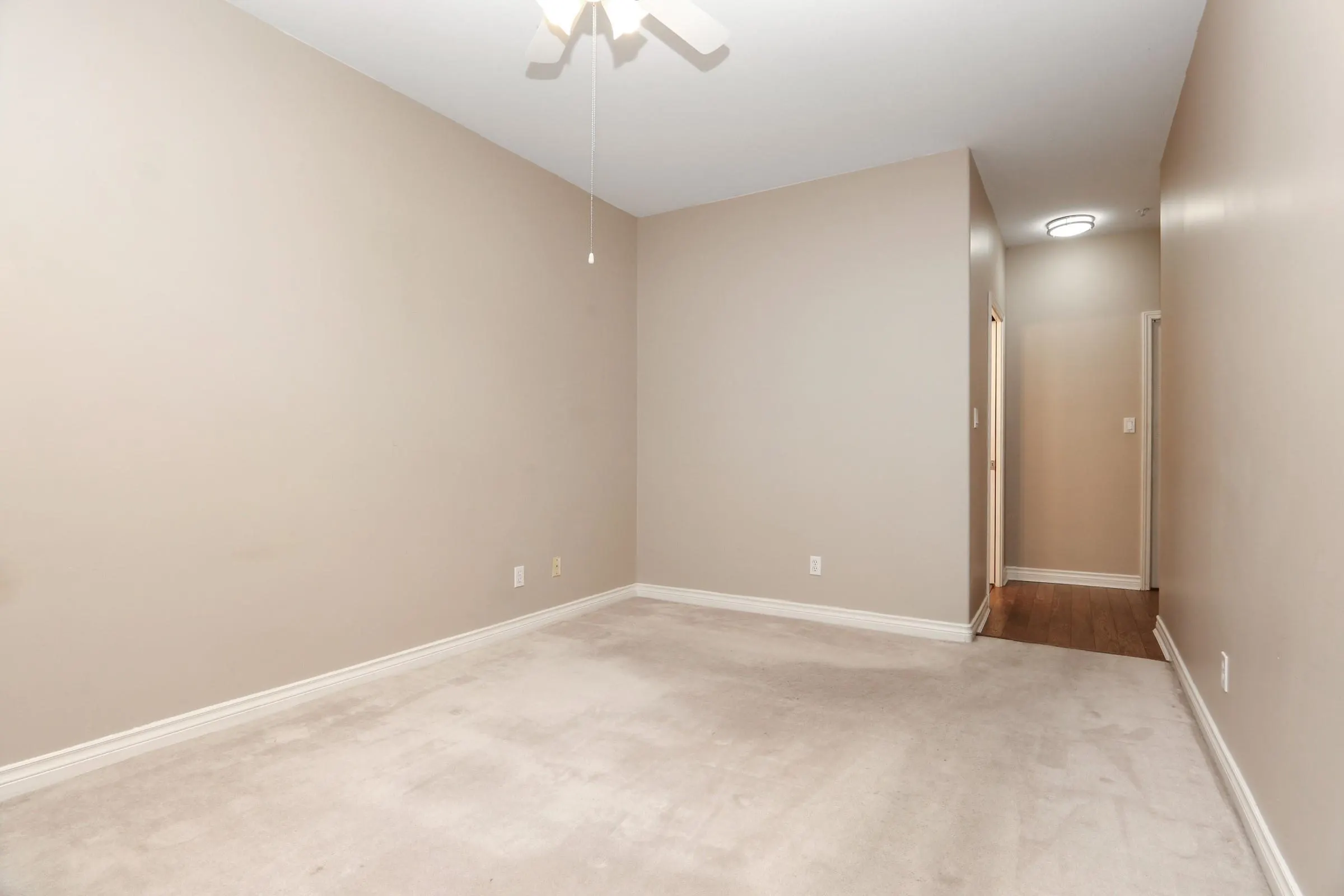 2307 8485 Young Road