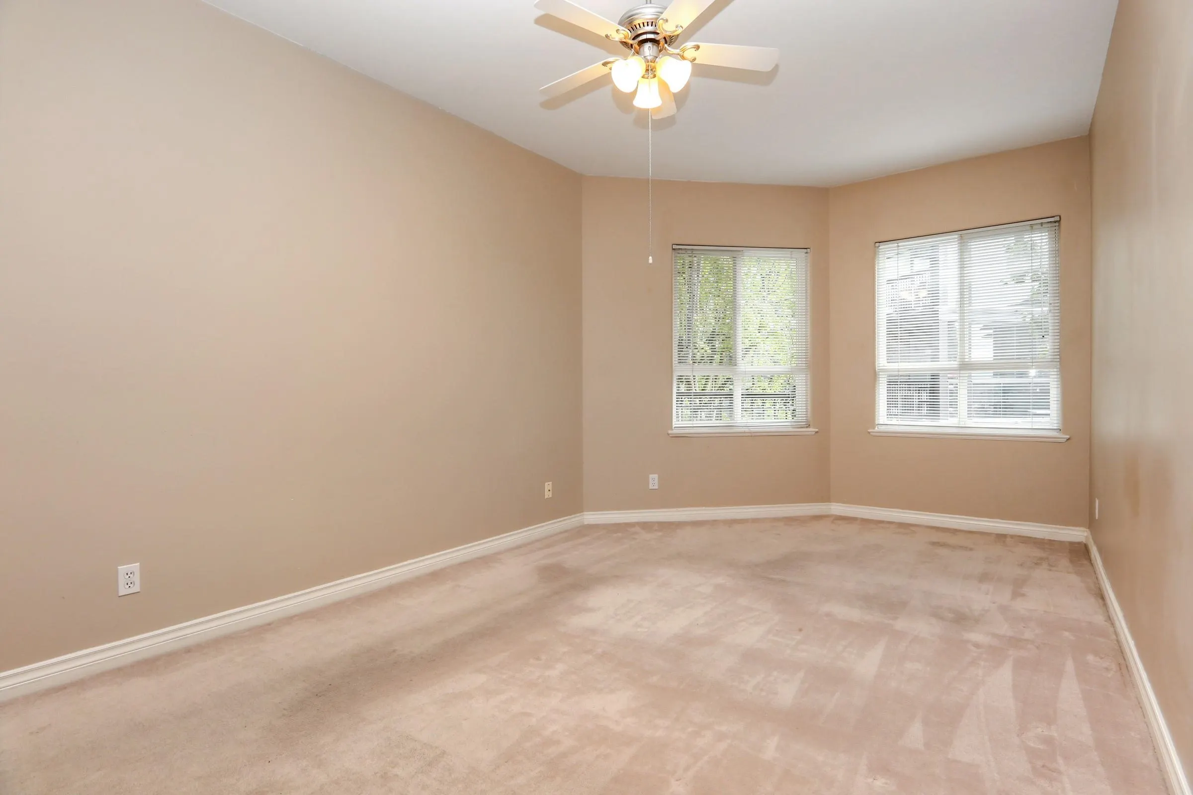 2307 8485 Young Road