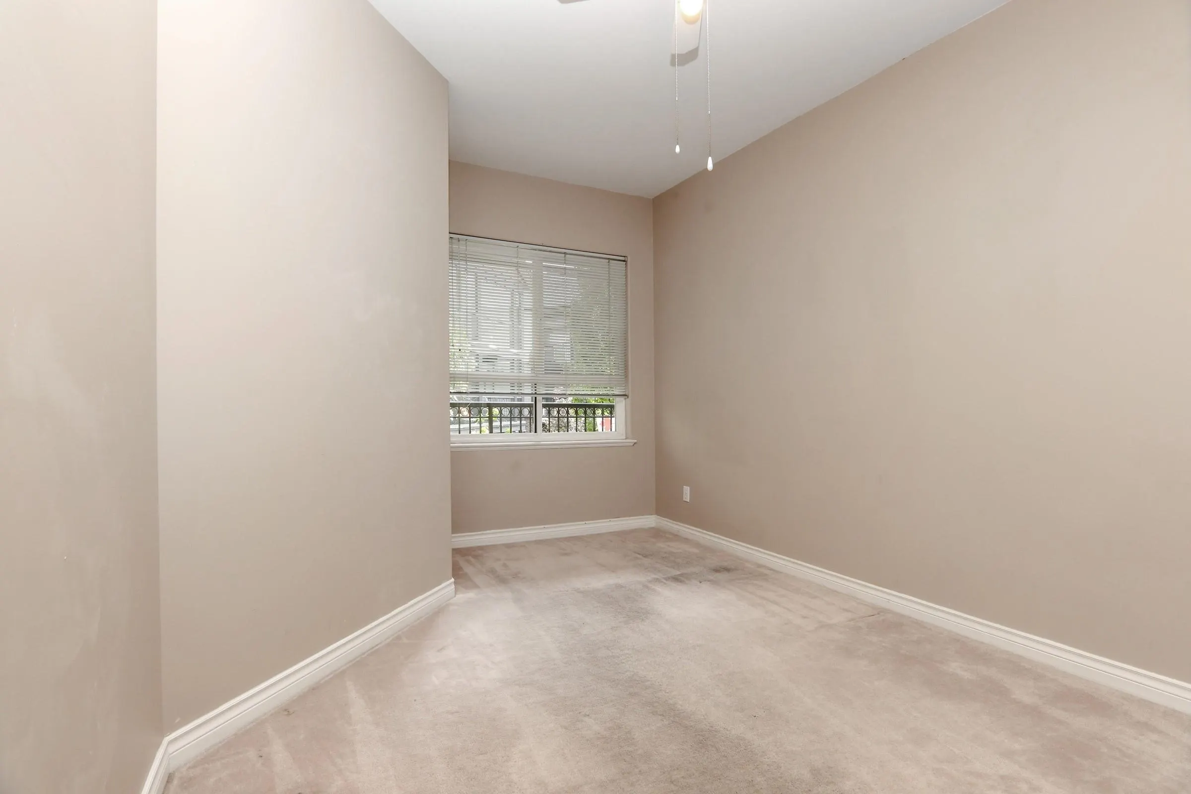 2307 8485 Young Road