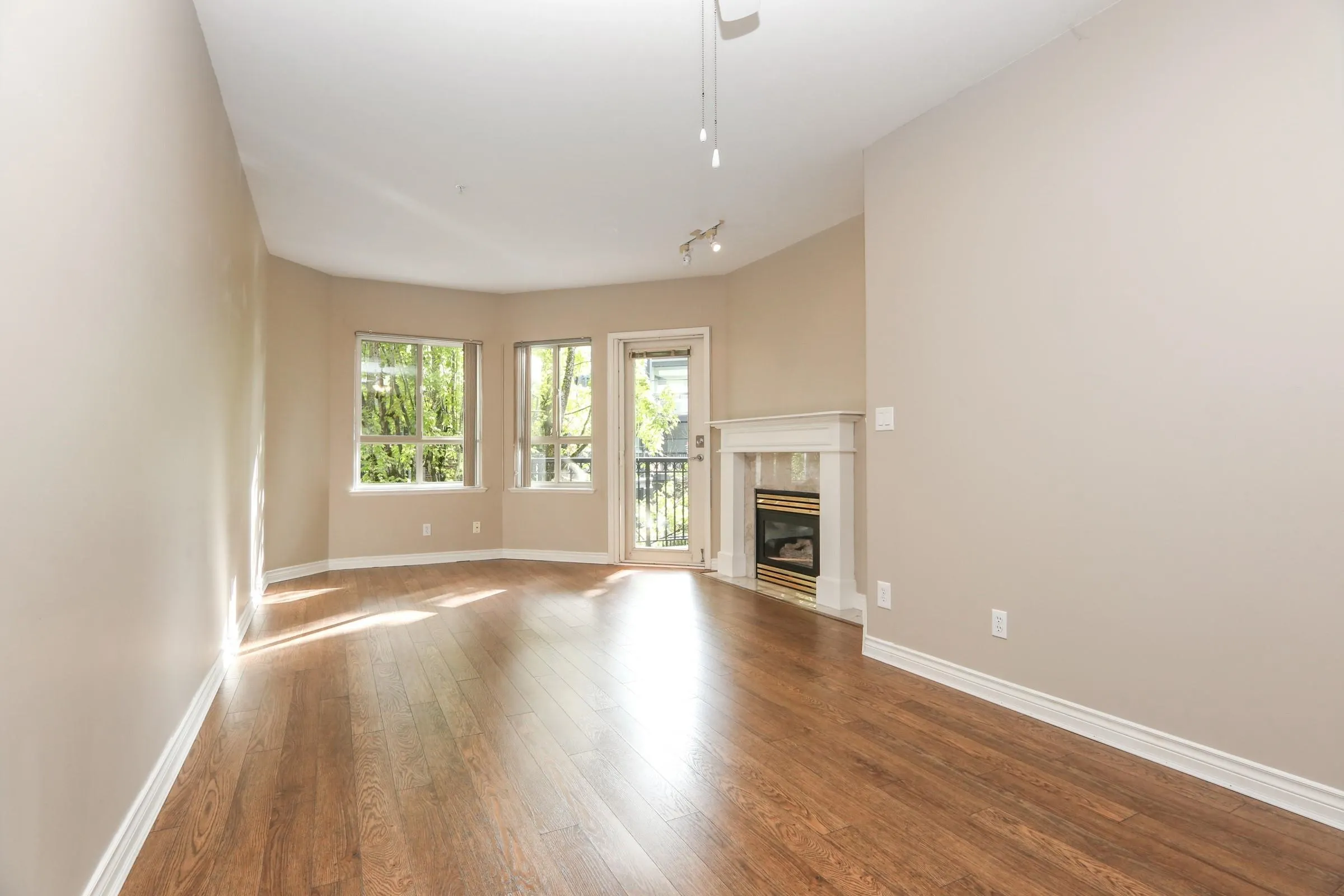 2307 8485 Young Road