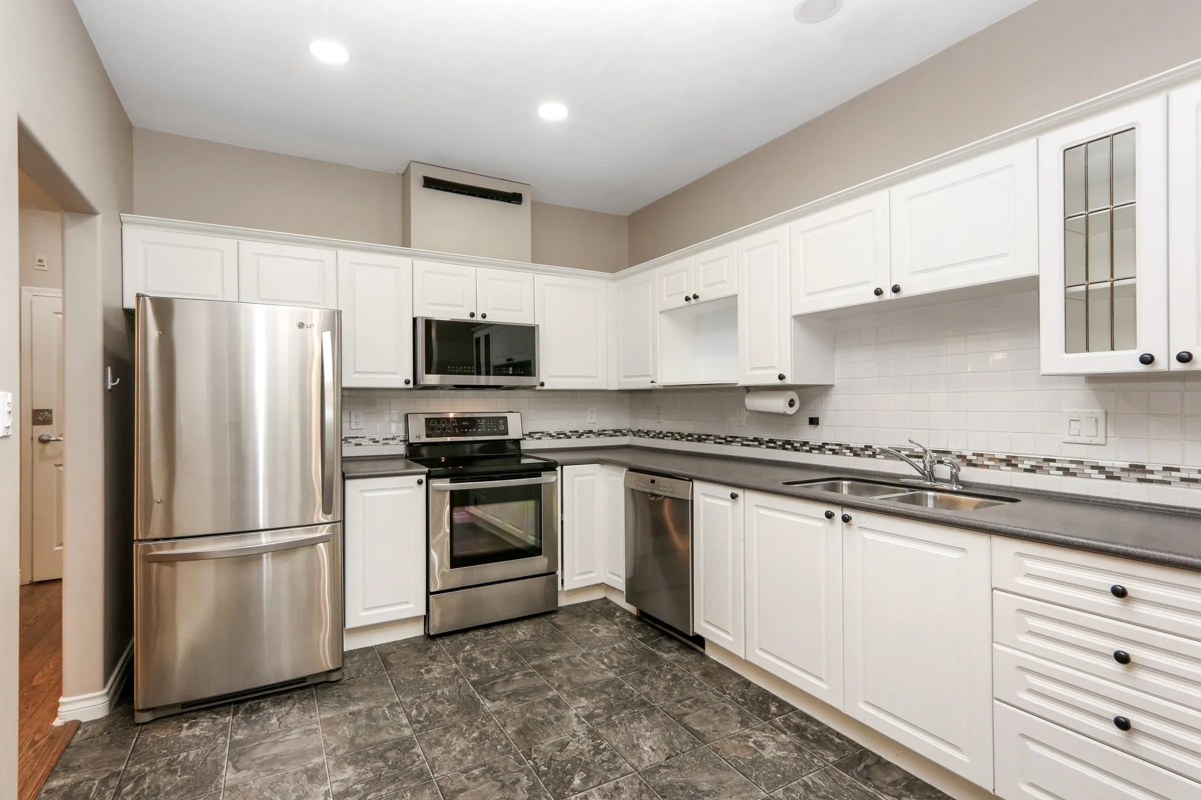 2307 8485 Young Road