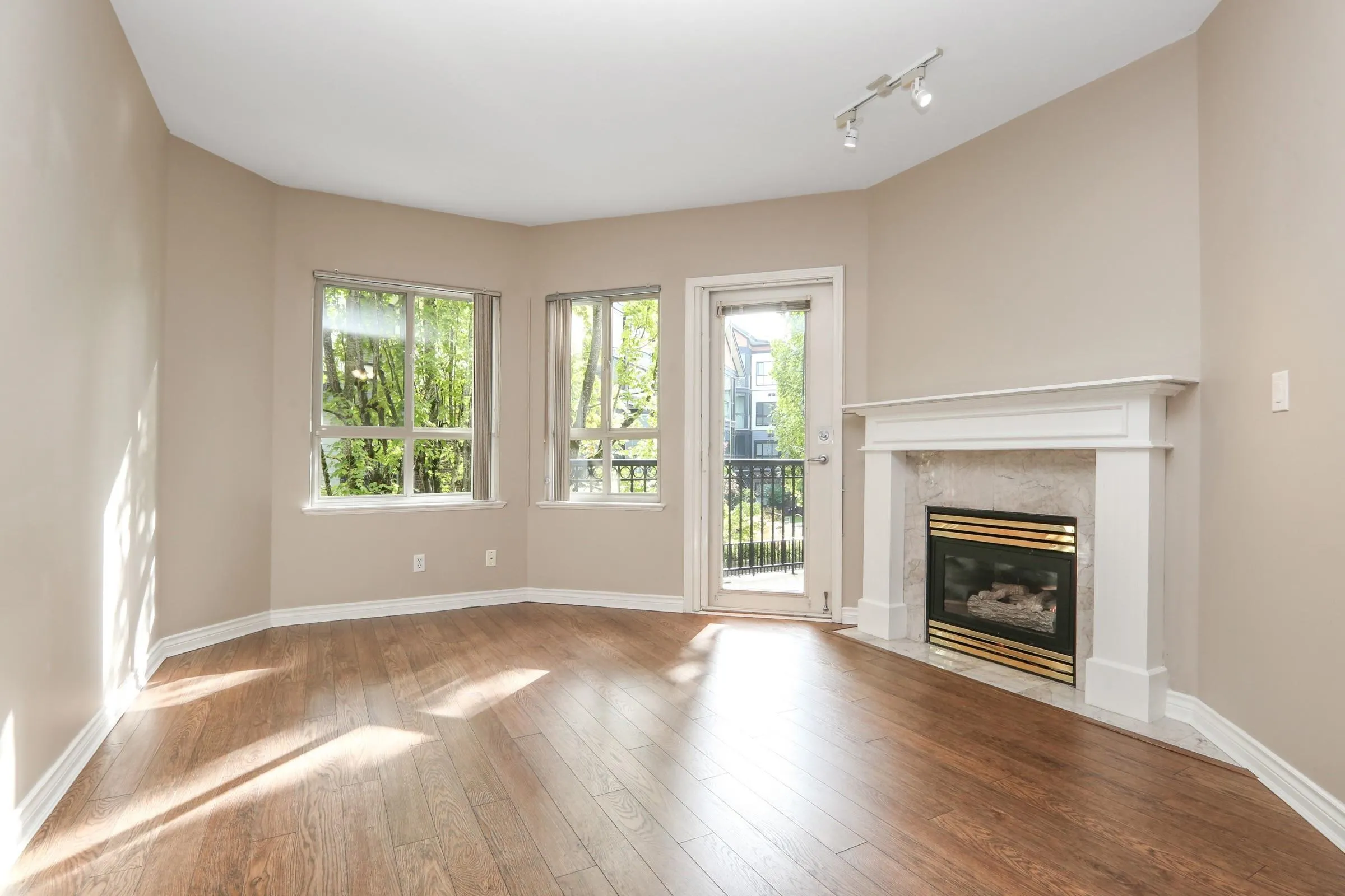 2307 8485 Young Road