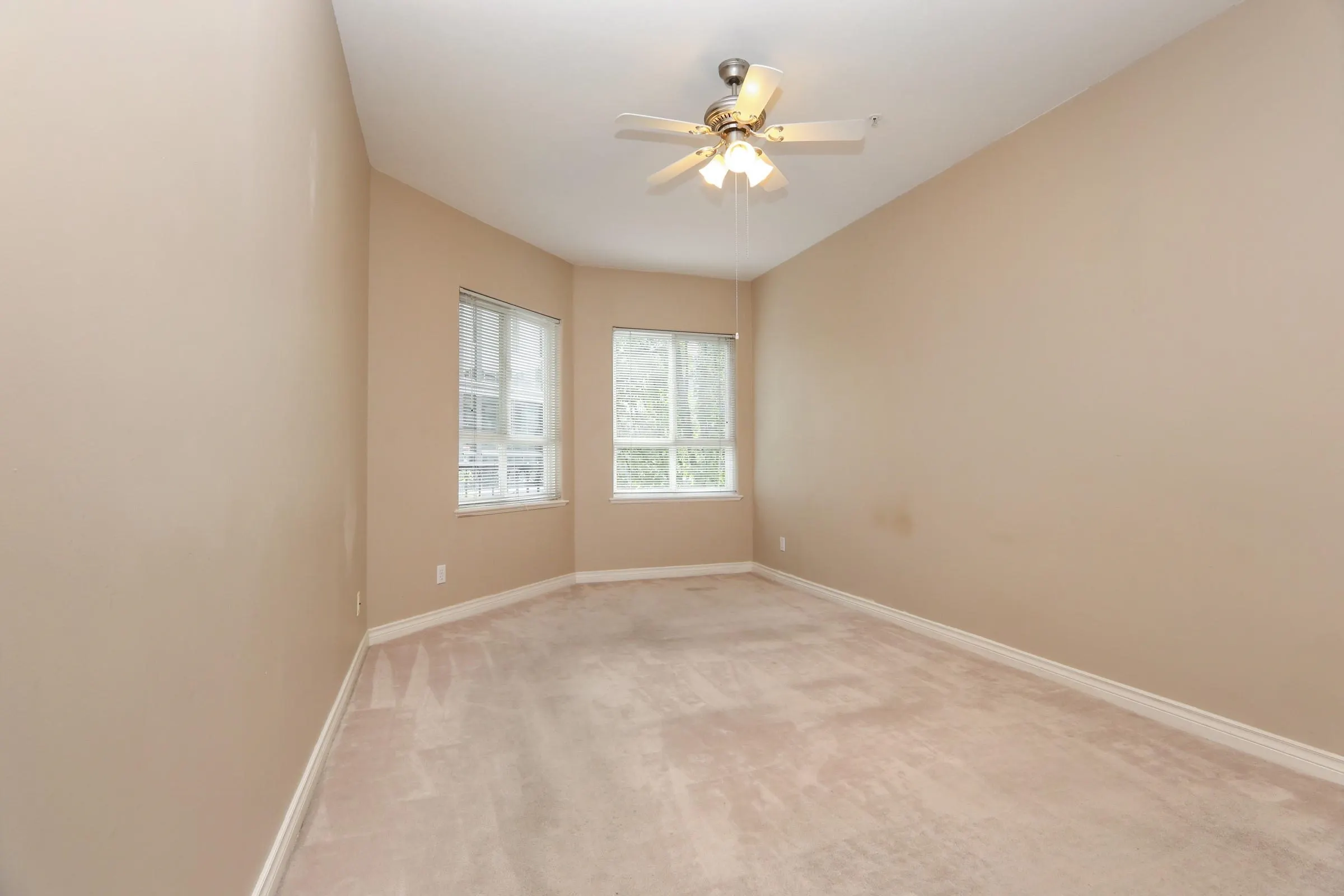 2307 8485 Young Road