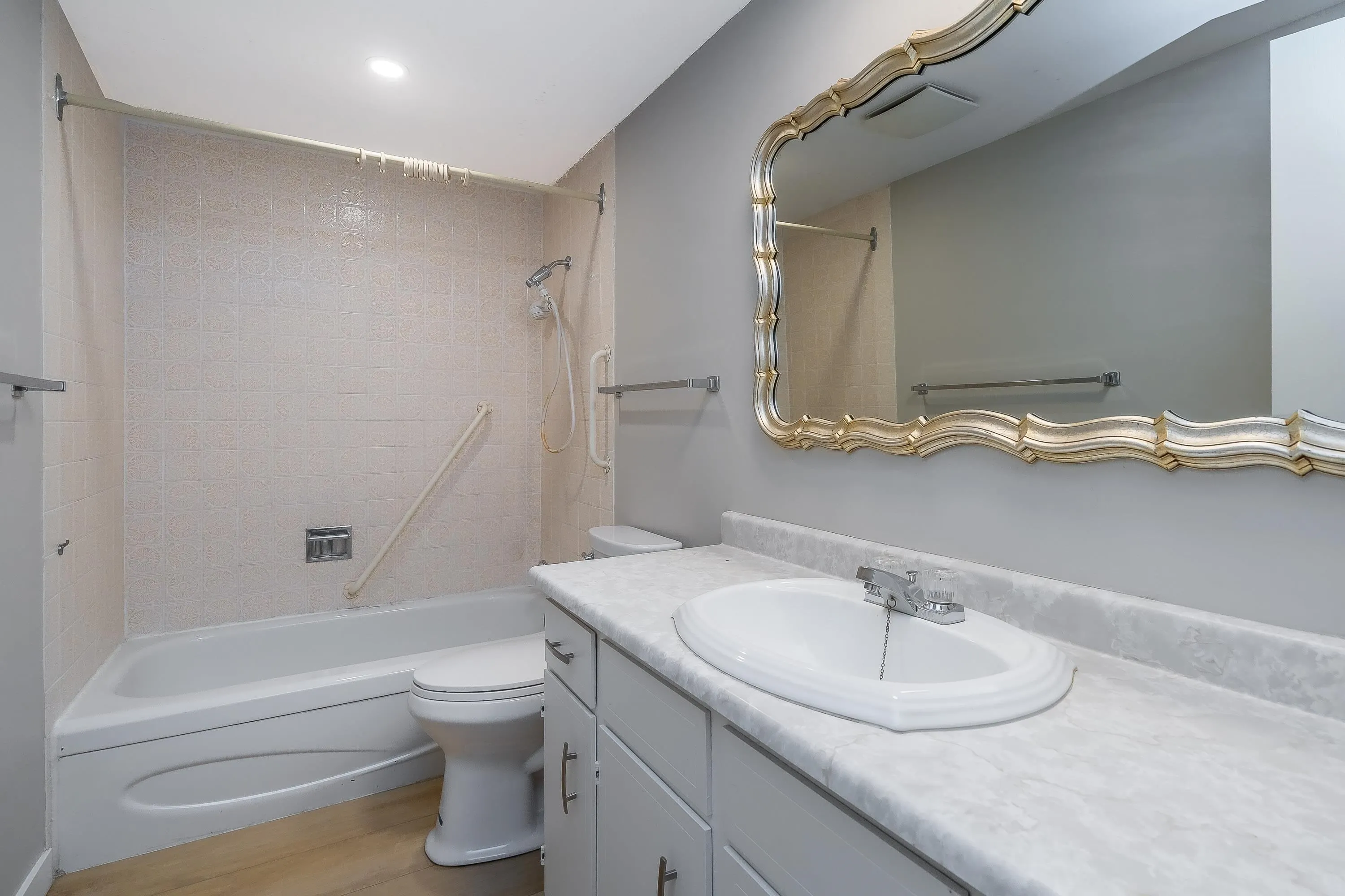 309 1561 Vidal Street