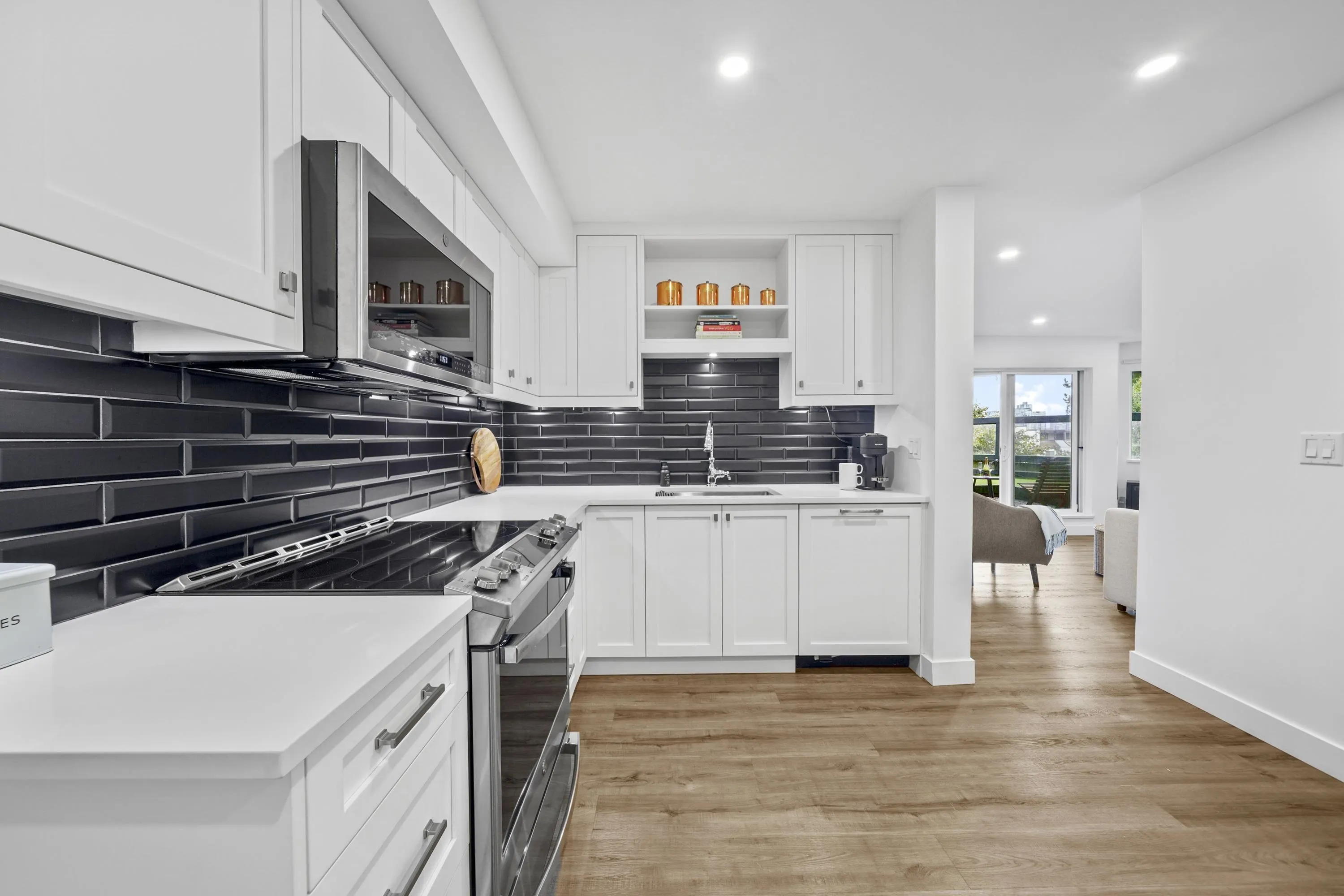 112 1345 W 4th Avenue