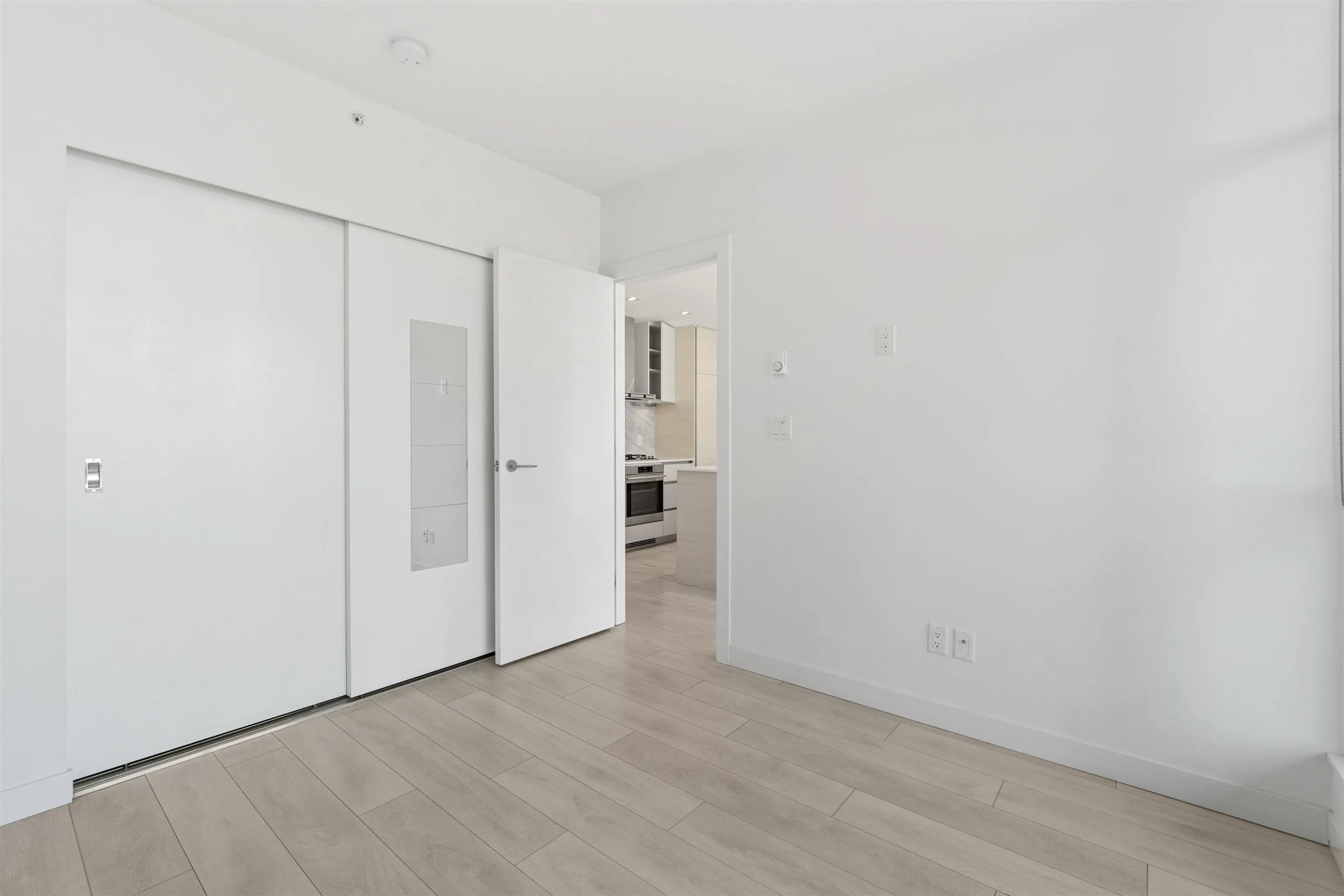1501 6098 Station Street