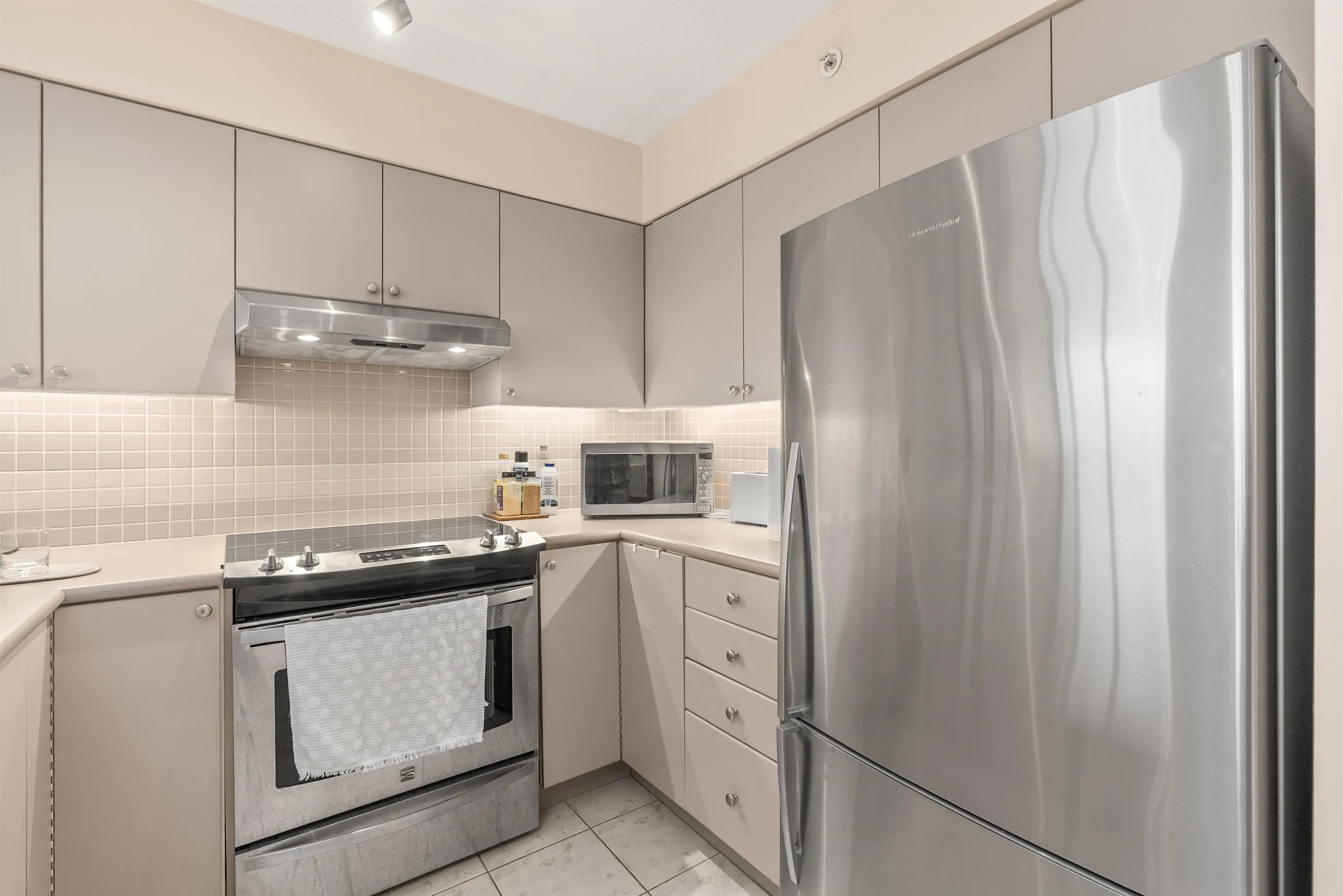 1607 1277 Nelson Street