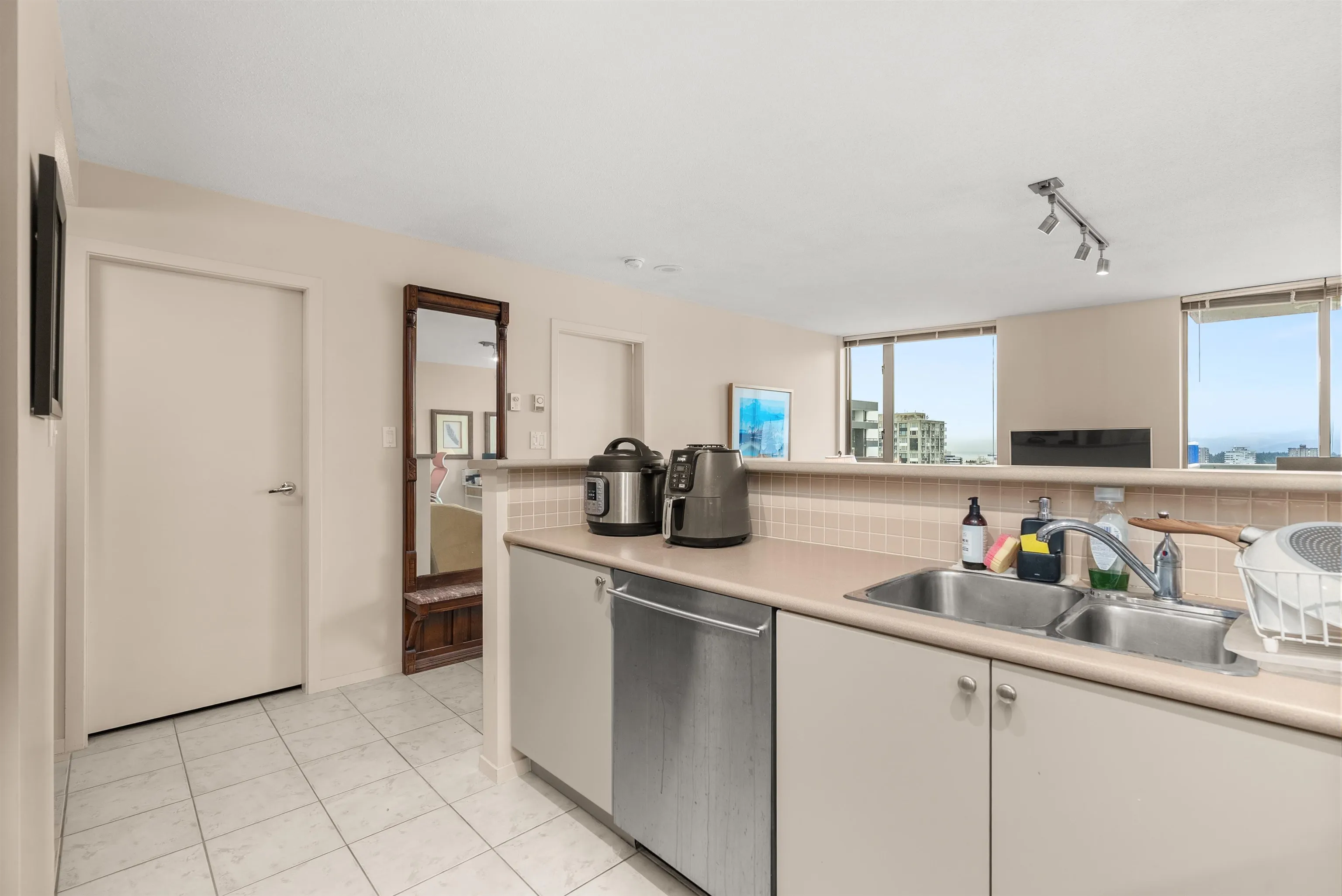 1607 1277 Nelson Street