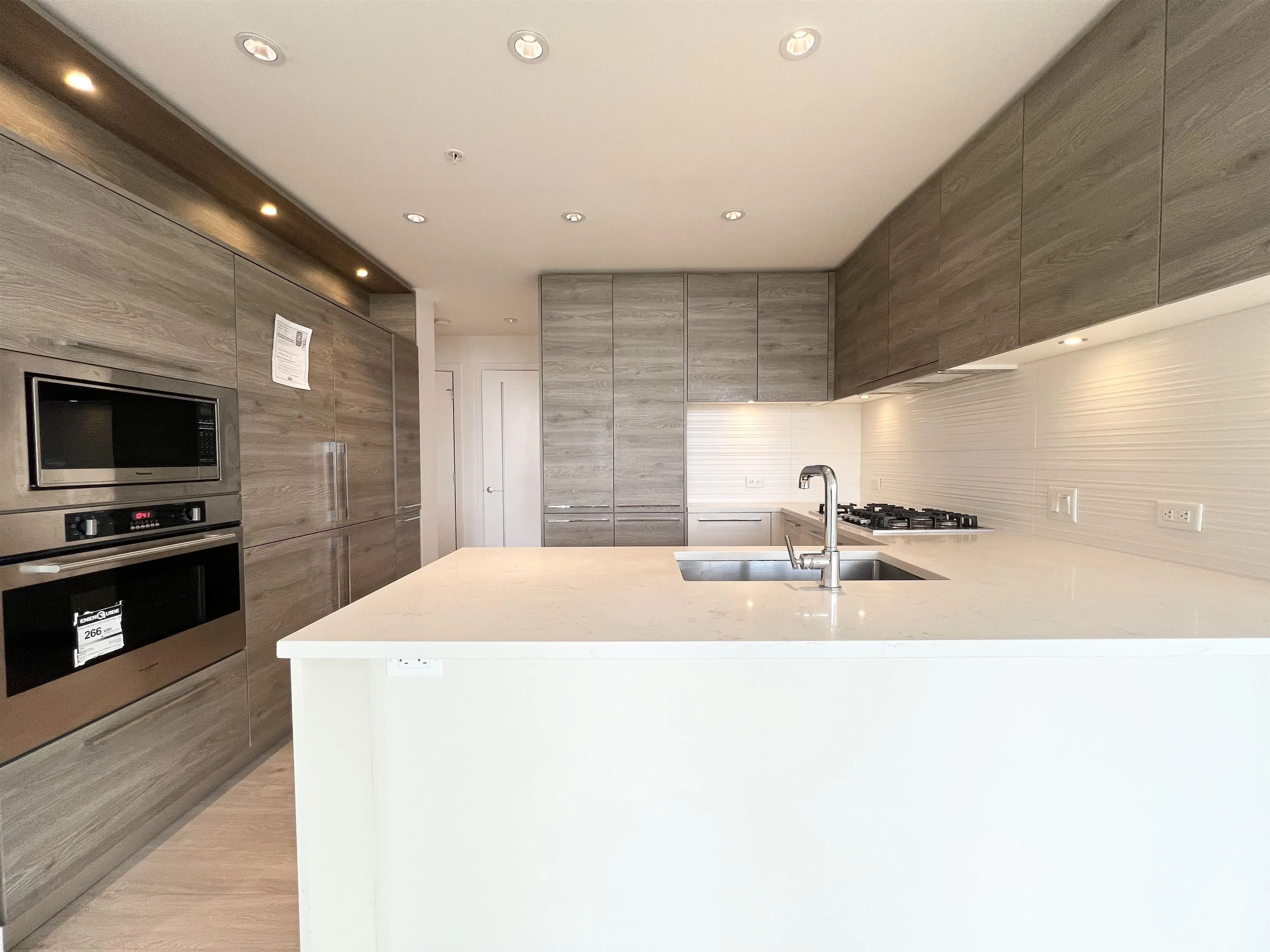 902 7303 Noble Lane
