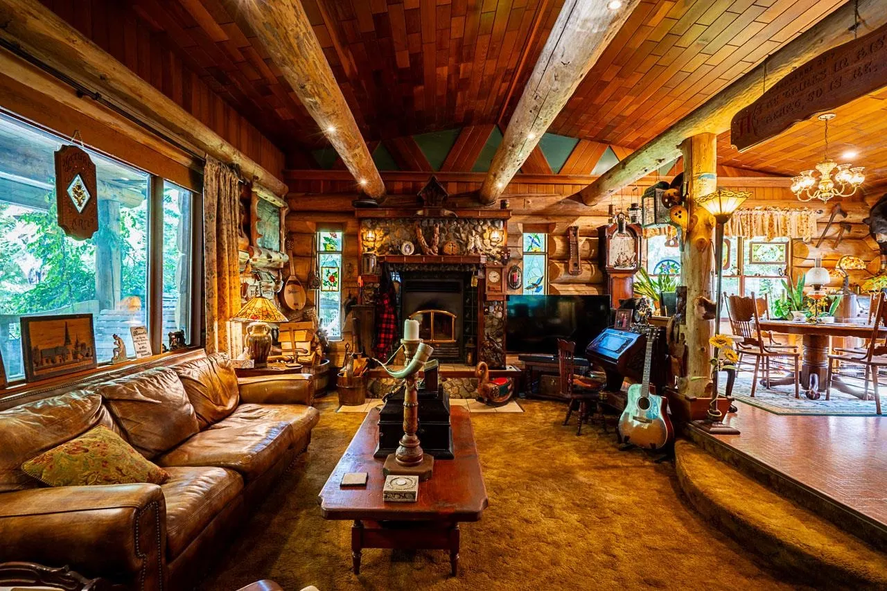 31742 Townshipline Avenue