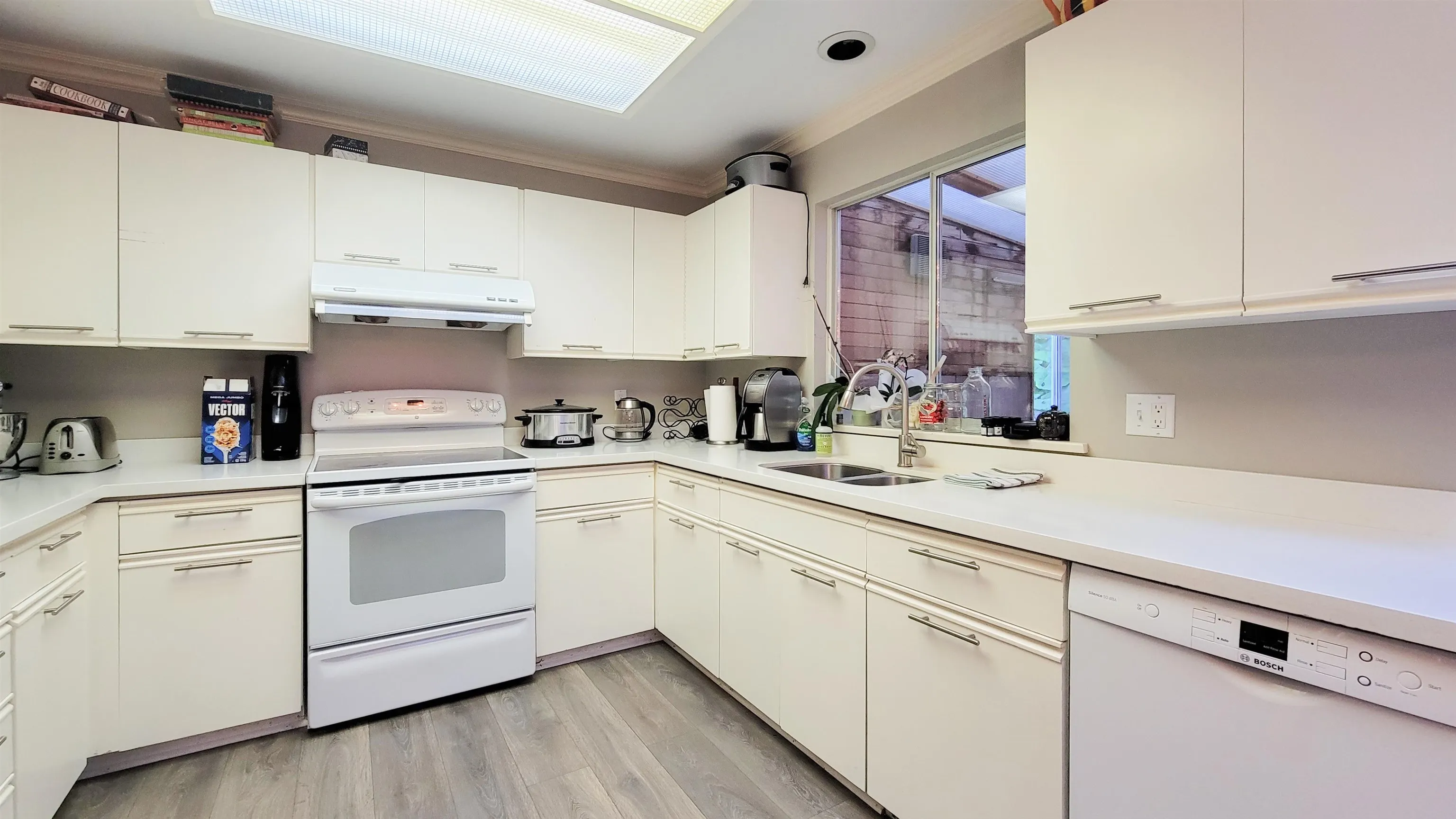 3595 Wellington Crescent