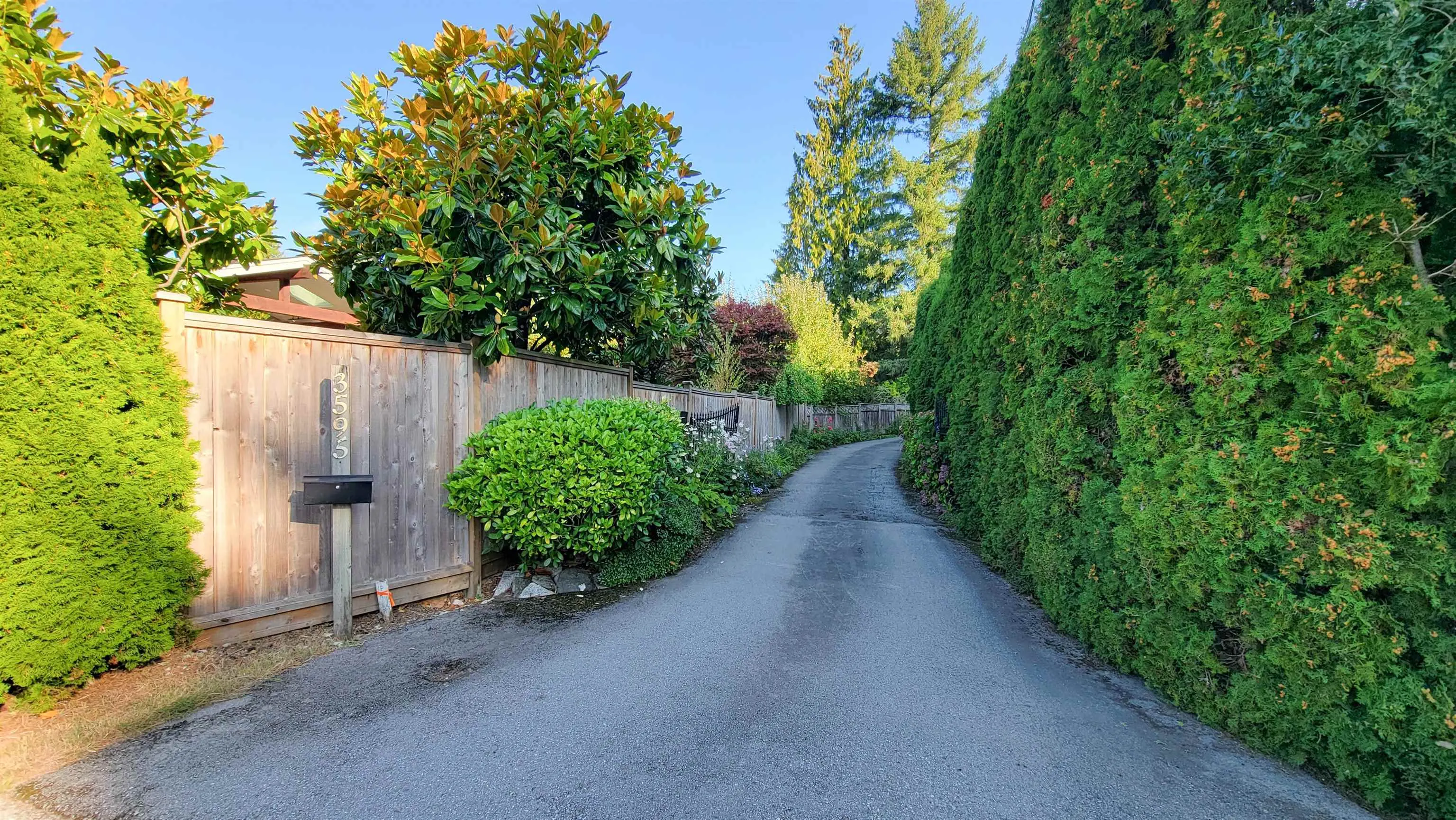 3595 Wellington Crescent