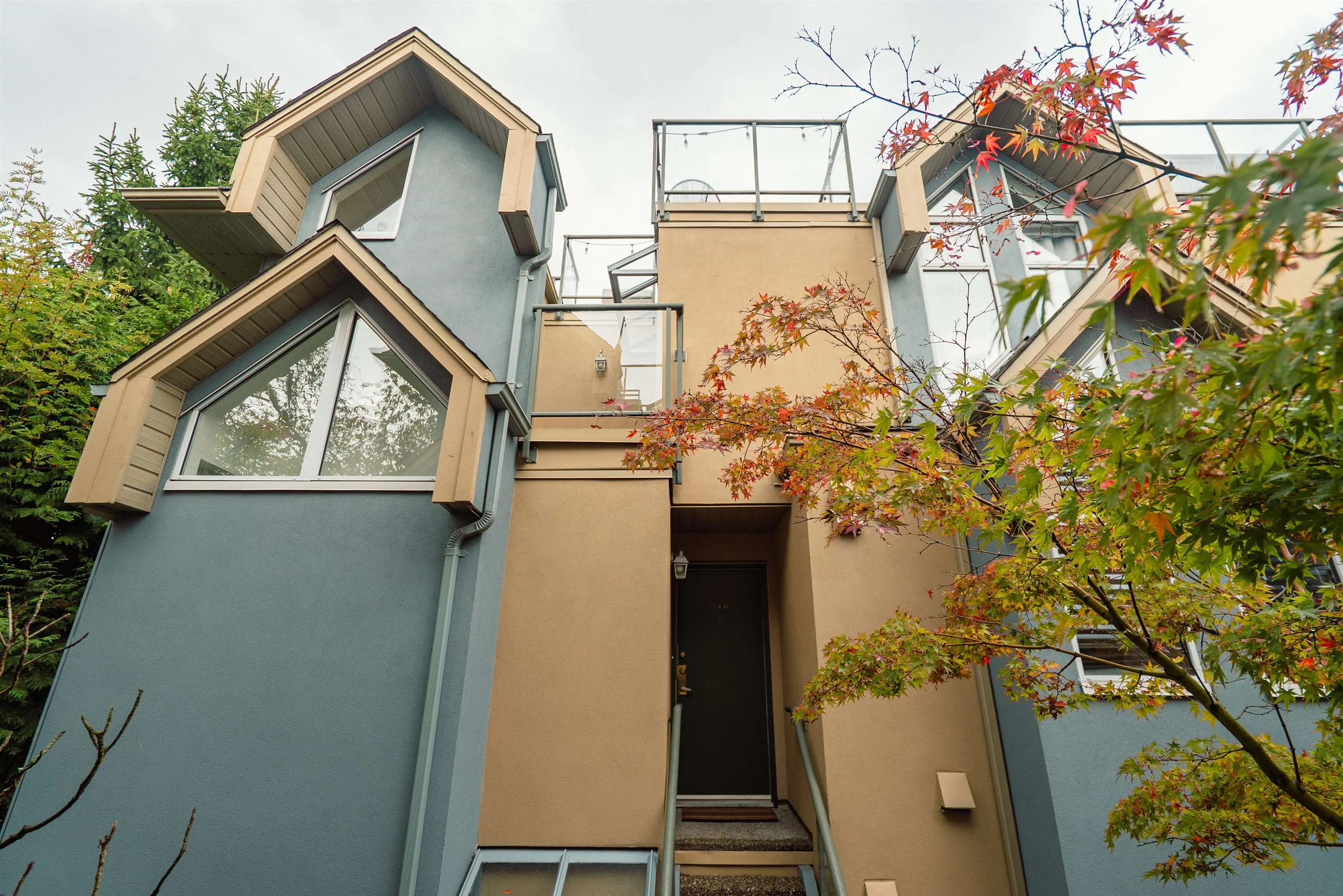 916 W 14th Avenue