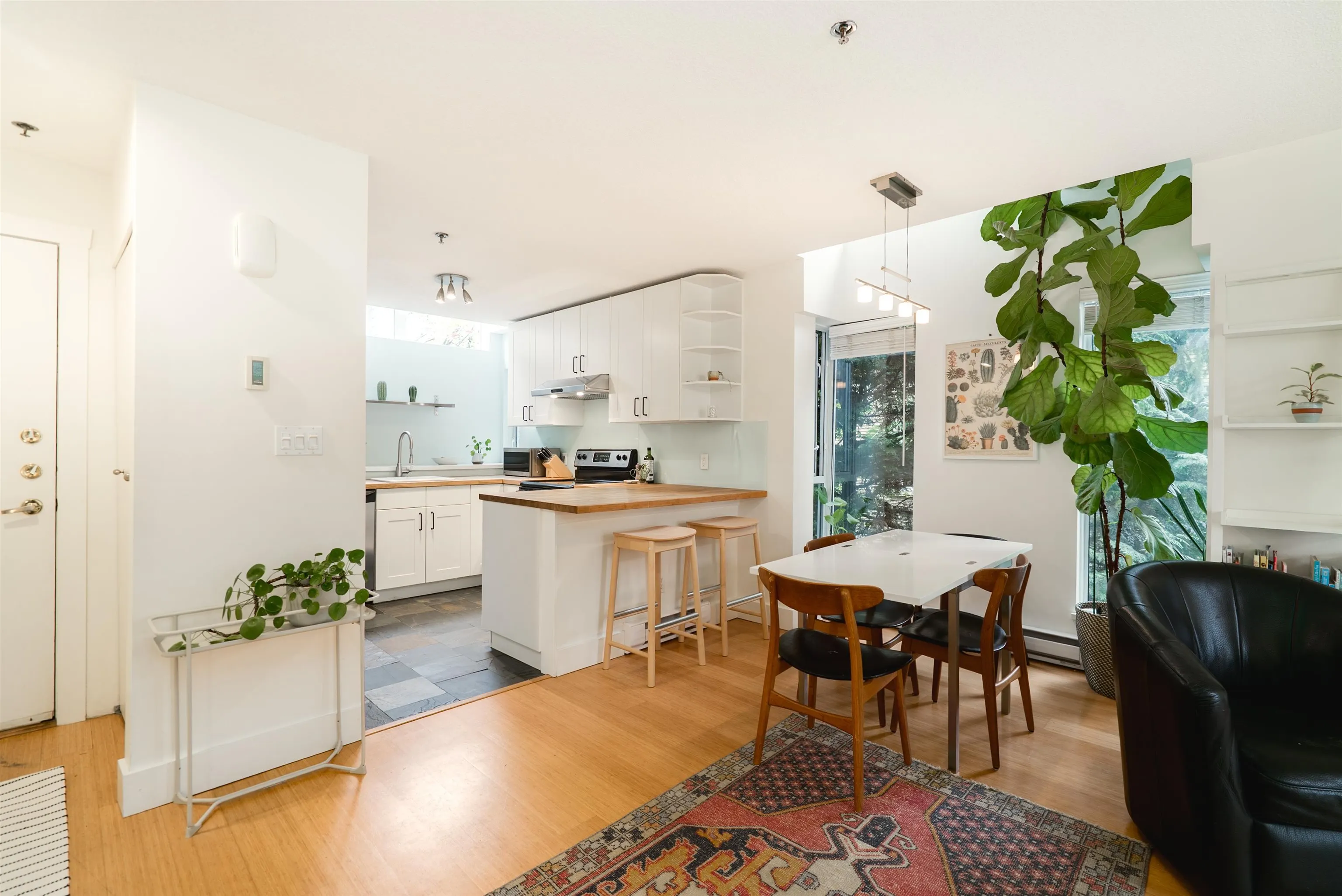 916 W 14th Avenue