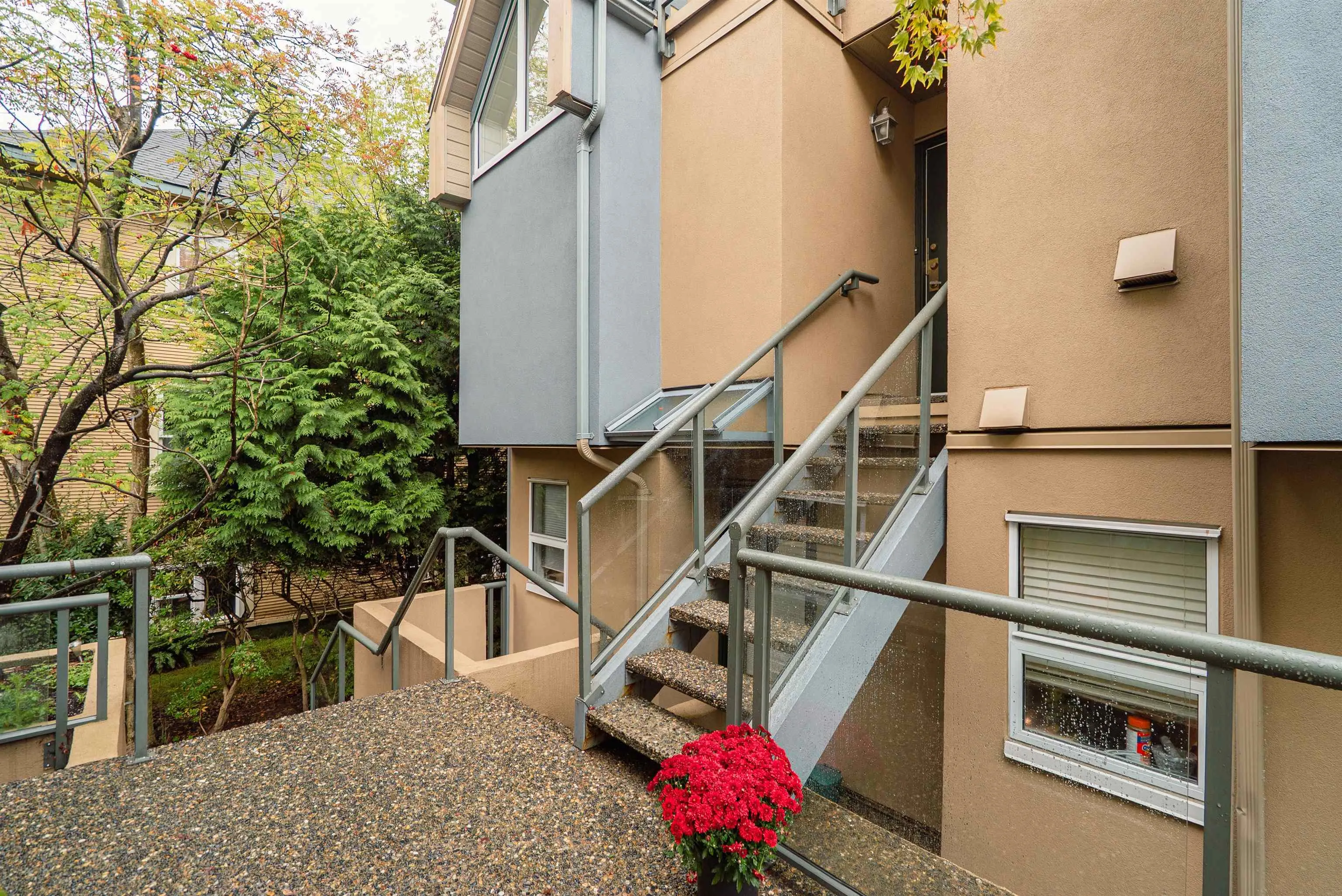 916 W 14th Avenue