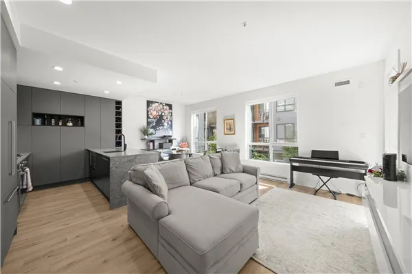 309 3131 Murray Street