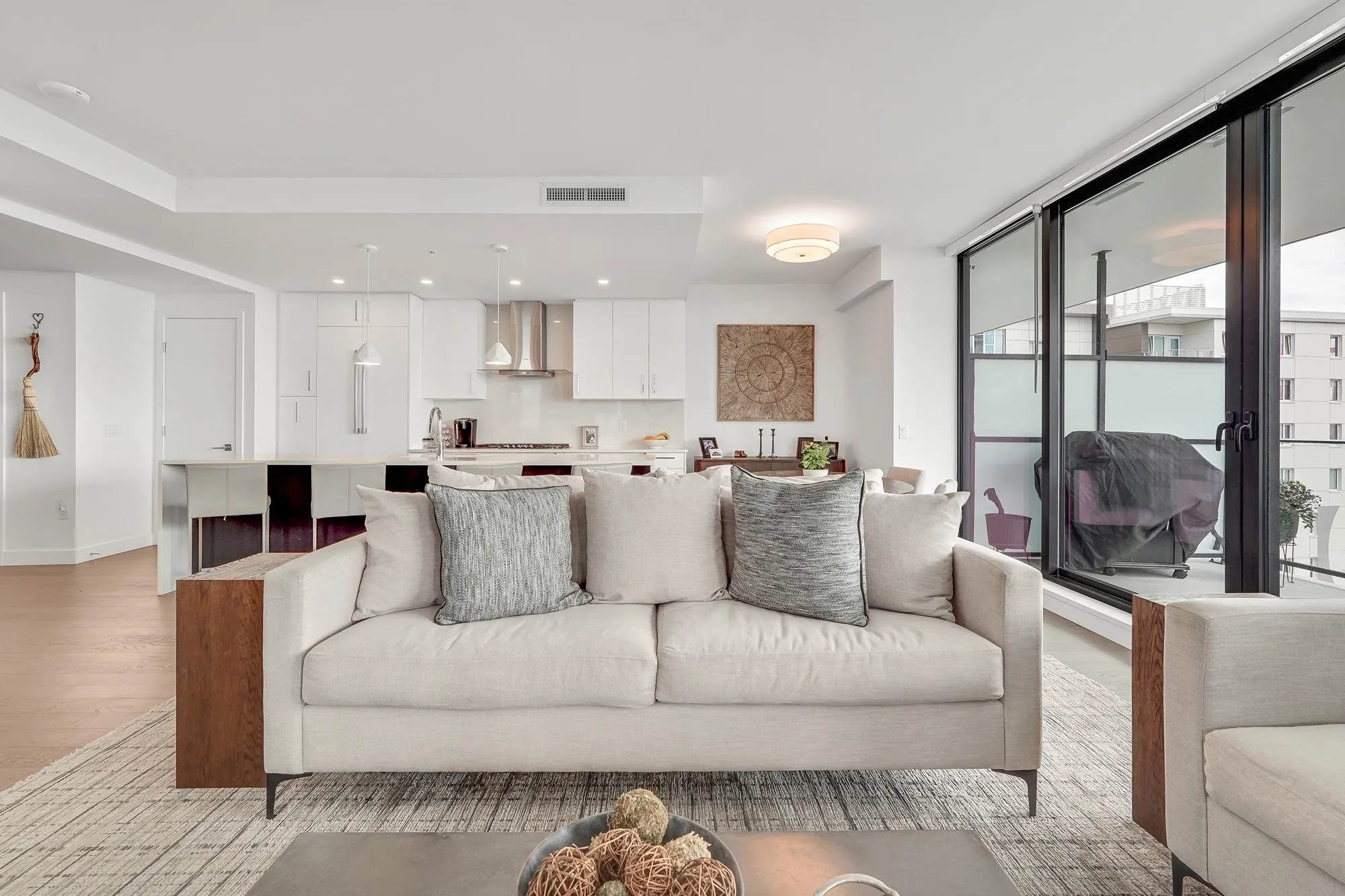 2305 1588 Johnston Road
