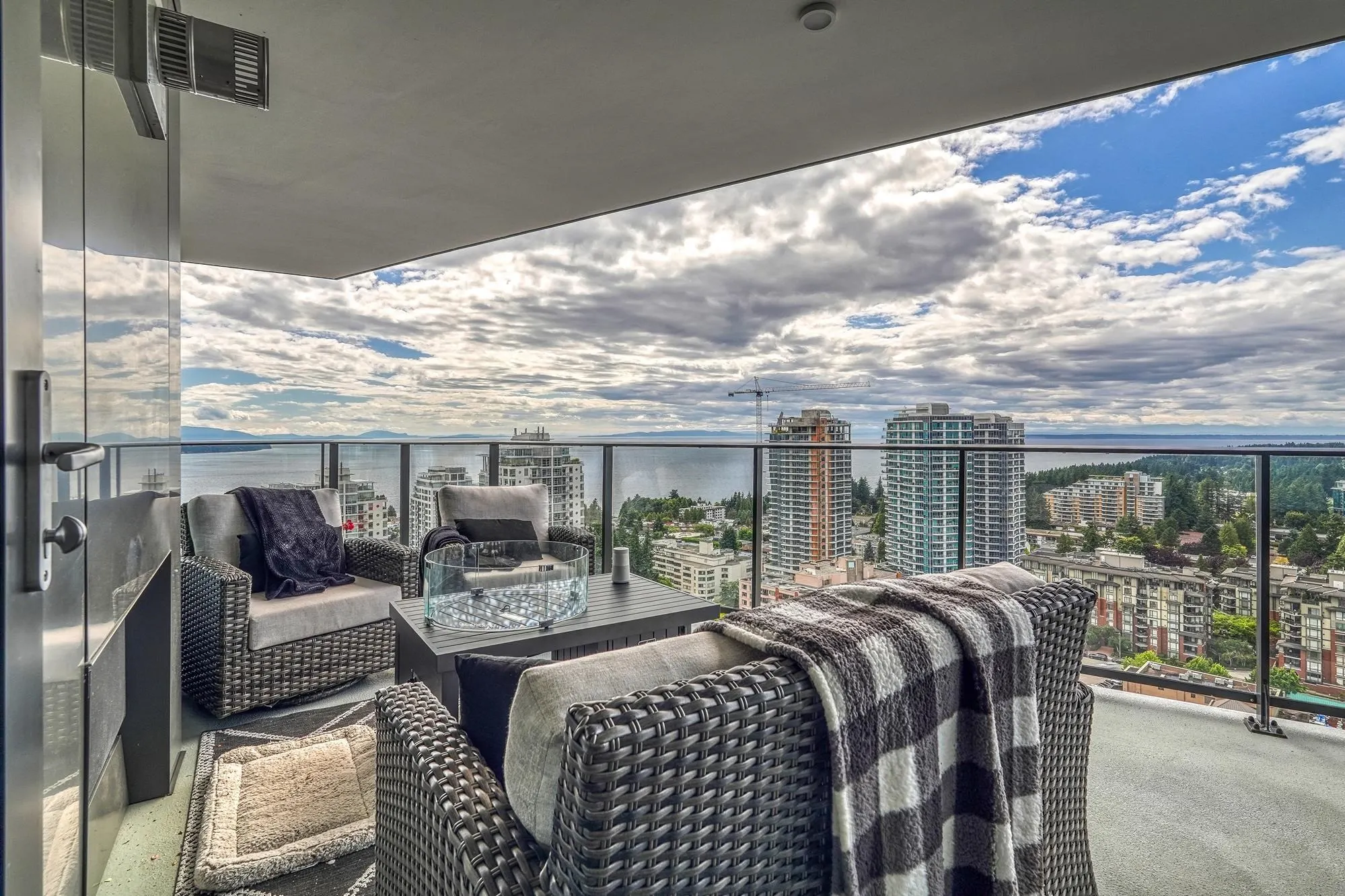 2305 1588 Johnston Road