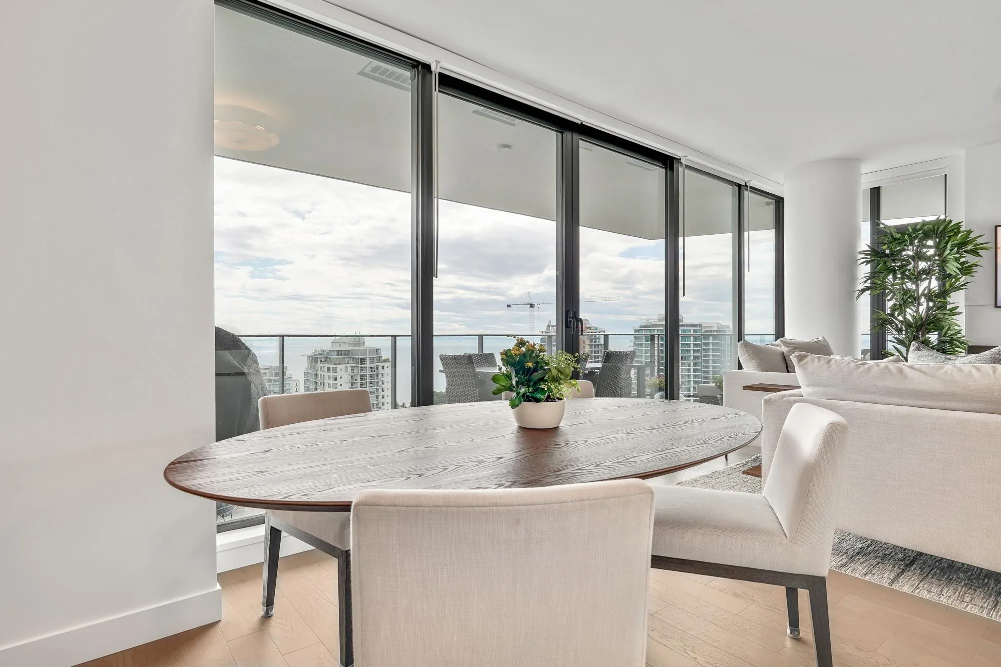 2305 1588 Johnston Road