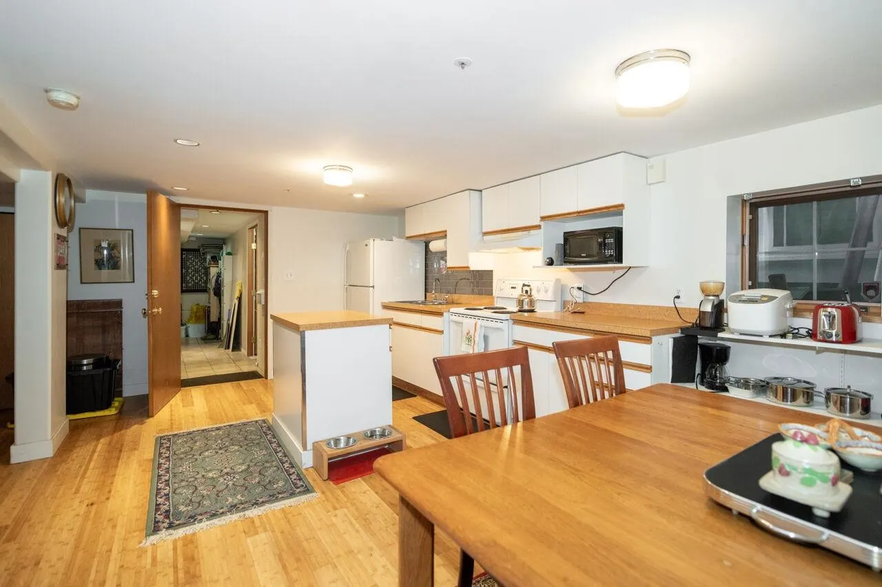 2659 Oxford Street