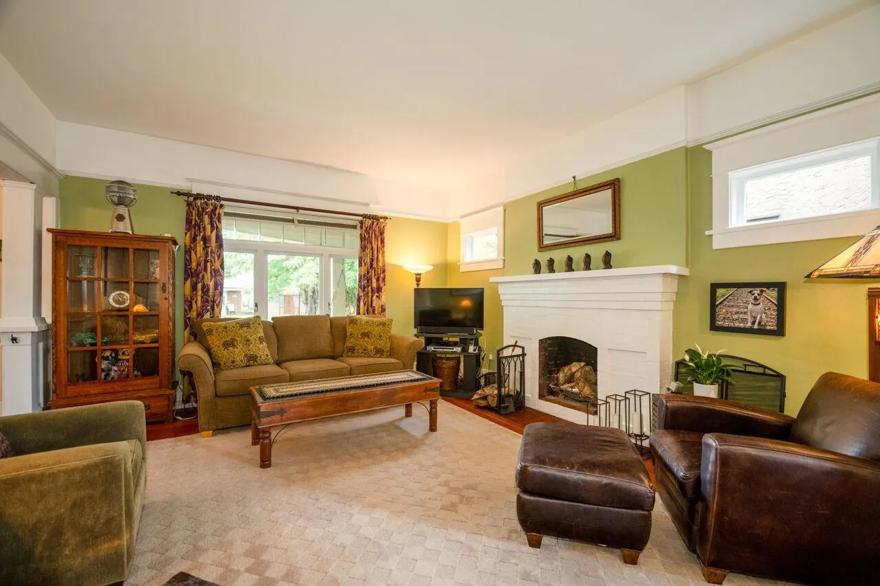 2659 Oxford Street