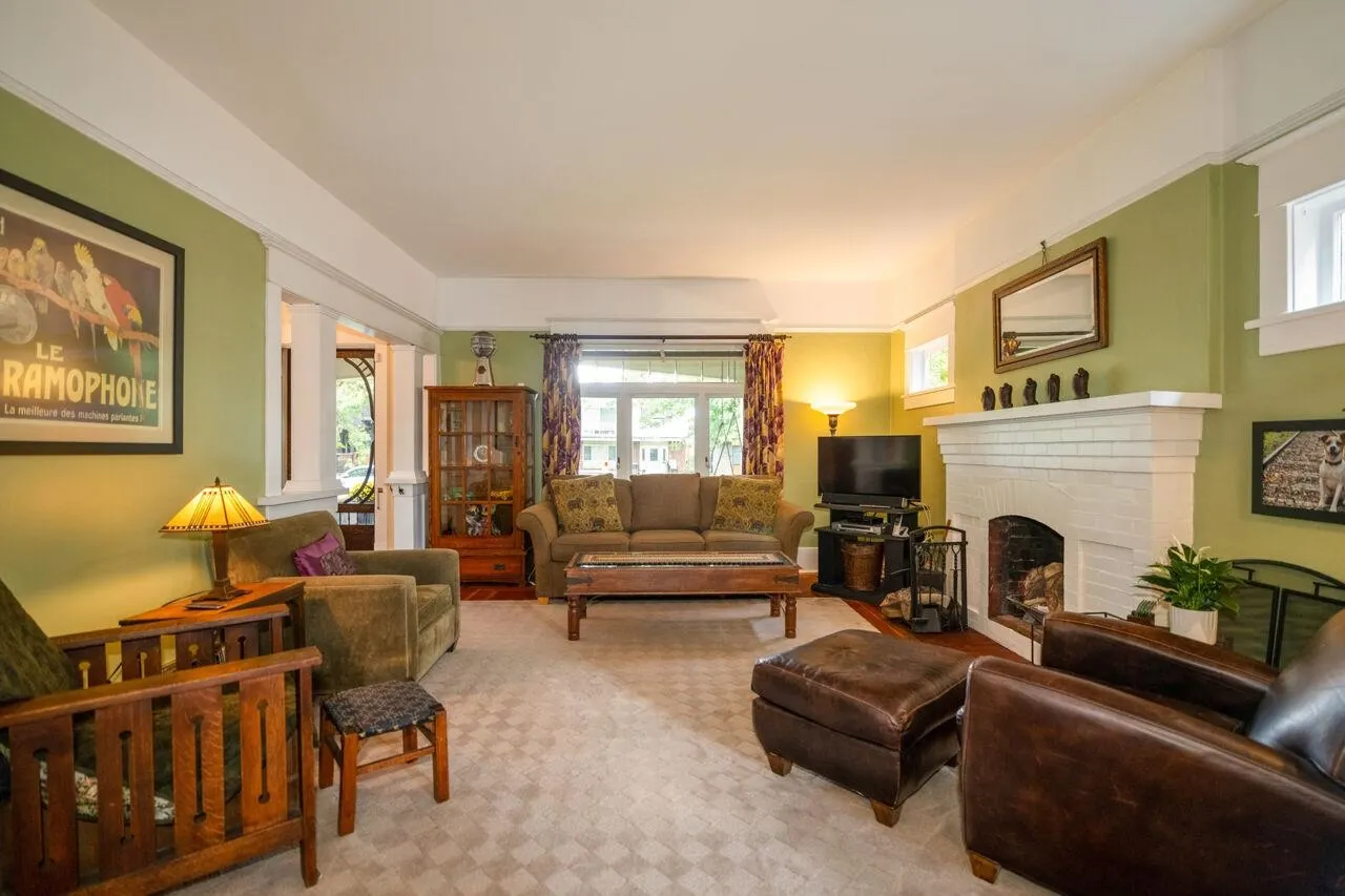 2659 Oxford Street